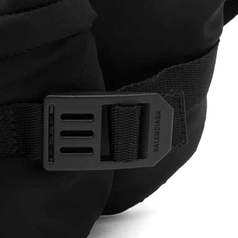 Balenciaga o1tr1nto0526 Size: OS / Army Large Beltpack in Black Size ONE SIZE - 3 Thumbnail