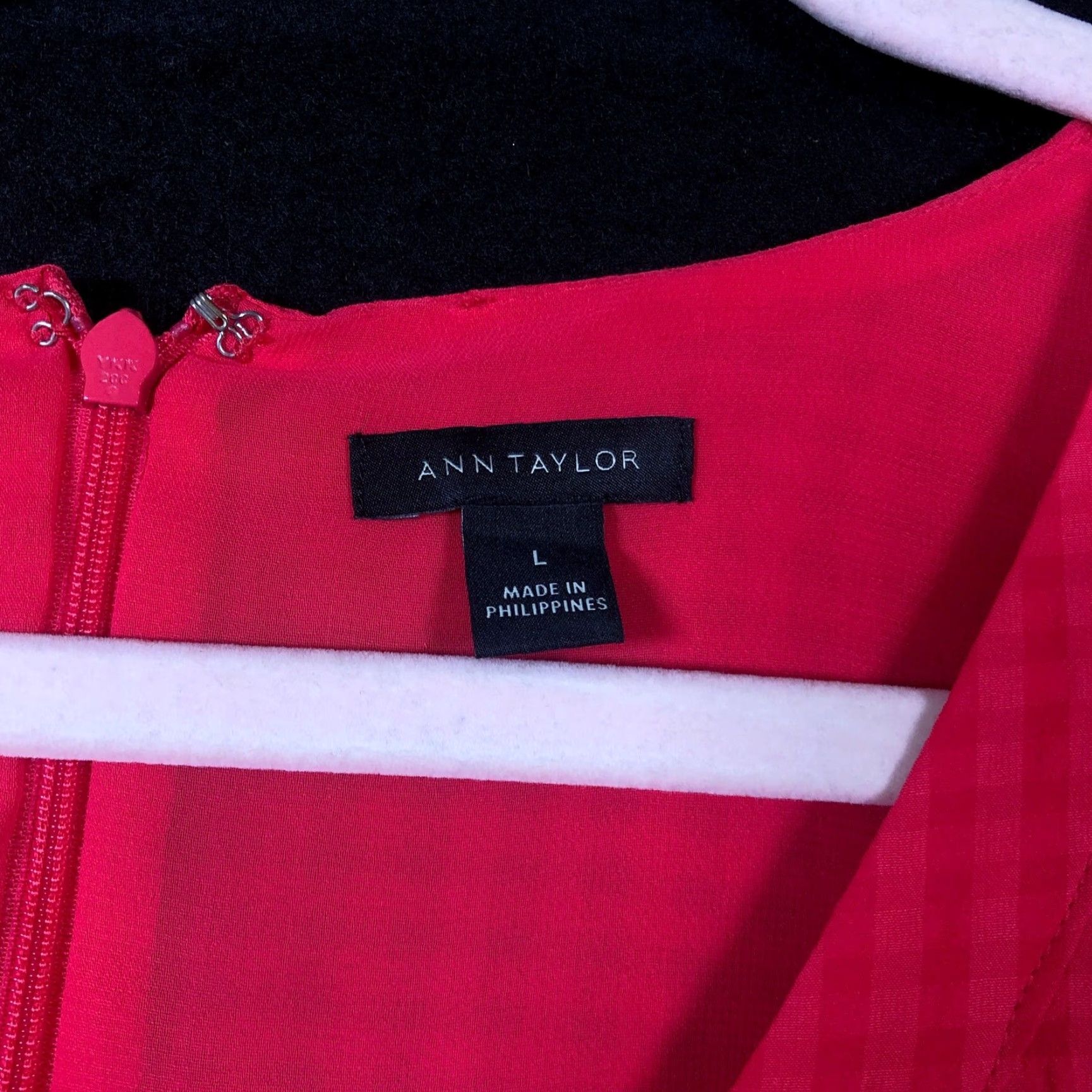 Ann Taylor Ann Taylor Blouse Red V-Neck Short Sleeve Lined Zip Back Large Women’s Size L / US 10 / IT 46 - 6 Thumbnail