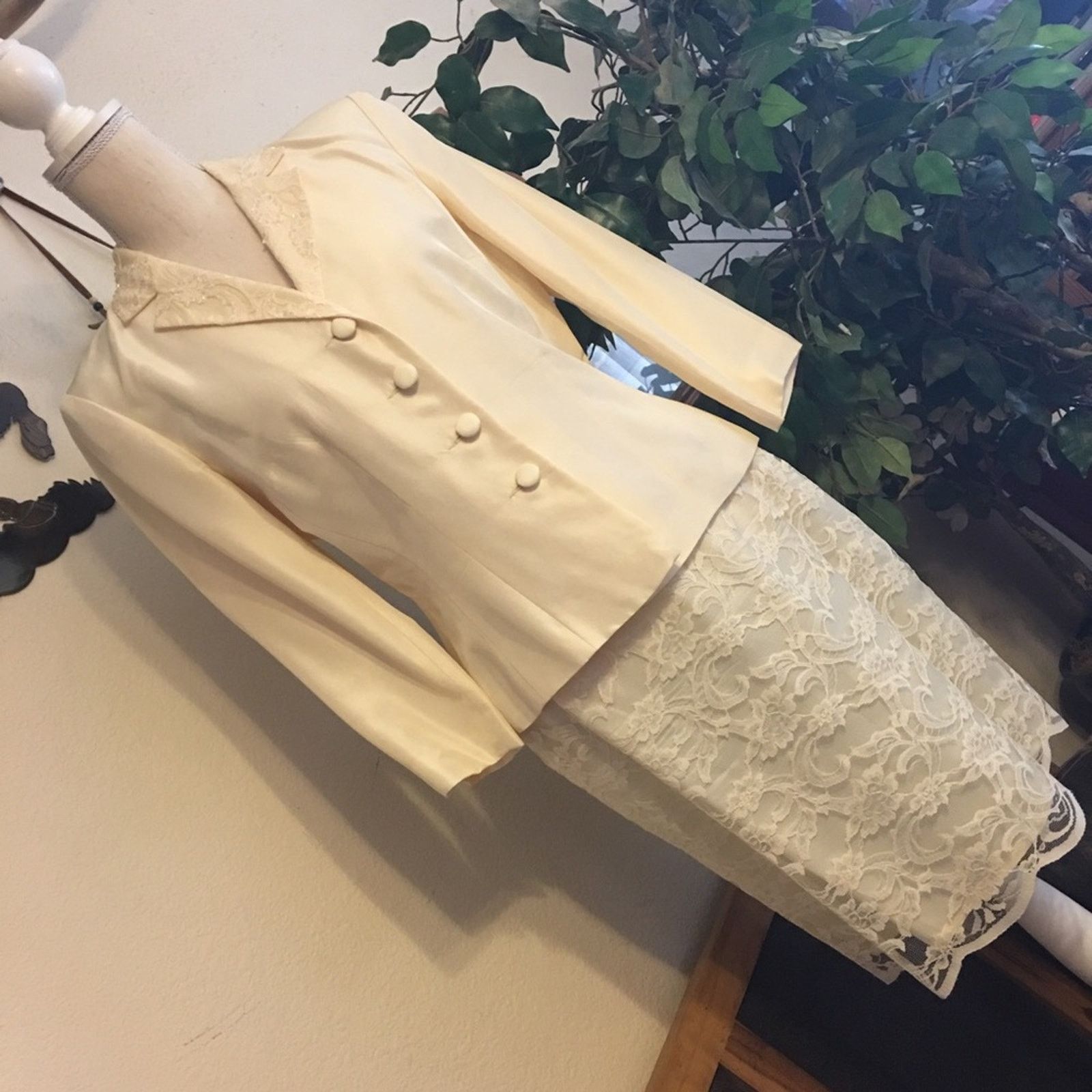 Designer KIR elegant cream lace beaded skirt suit set 6 Size M / US 6-8 / IT 42-44 - 2 Thumbnail