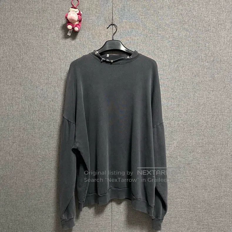 Balenciaga Balenciaga Perforated metal accessory long-sleeve sweater Size US L / EU 52-54 / 3 - 1 Thumbnail