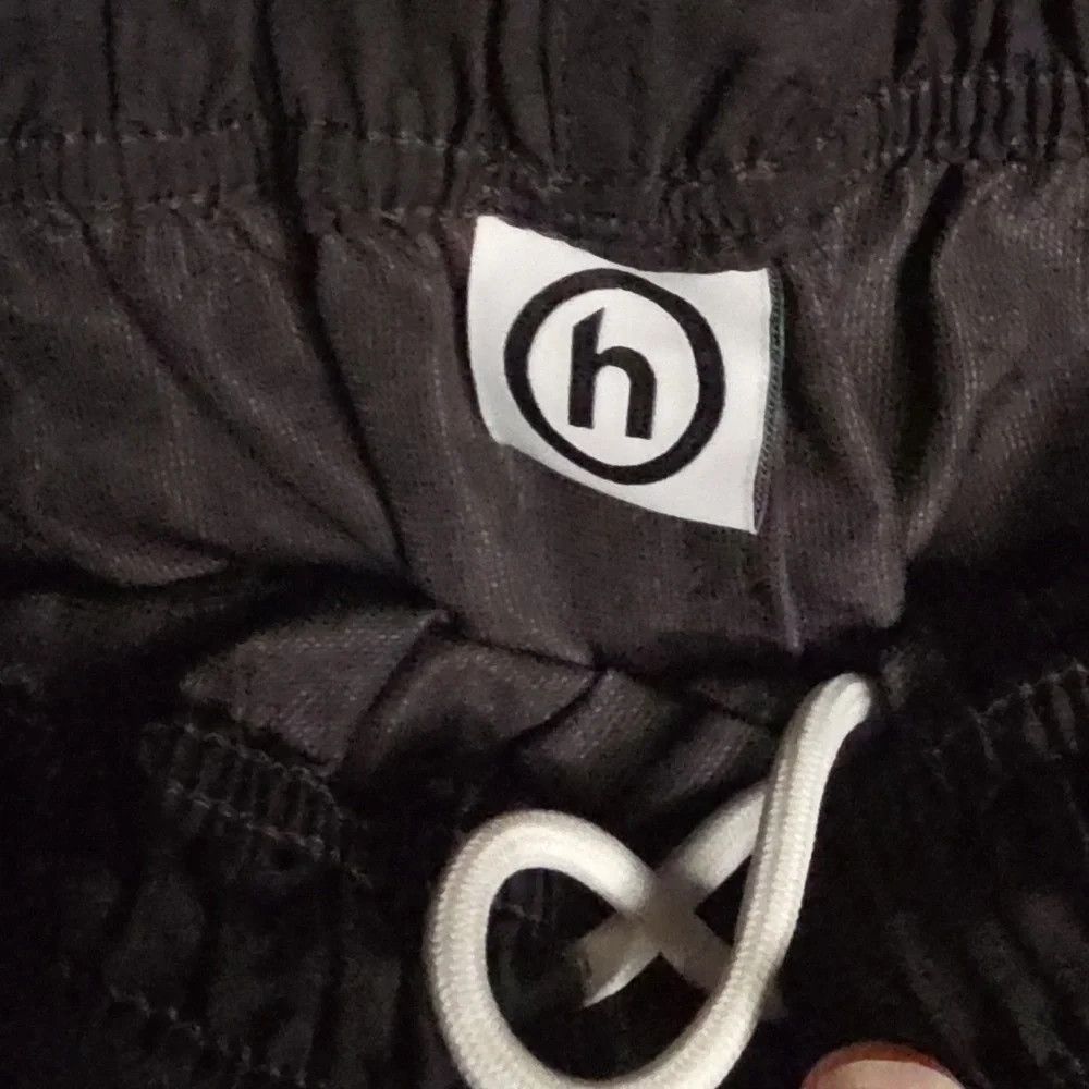 HIDDEN HIDDEN NY Board Shorts Black Size S Size US 30 / EU 46 - 2 Thumbnail