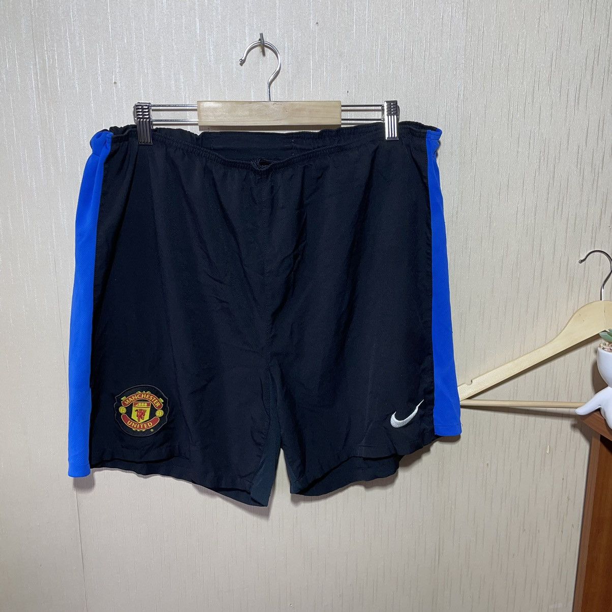 Nike × Vintage Nike Manchester United vintage shorts Size US 36 / EU 52 - 1 Thumbnail