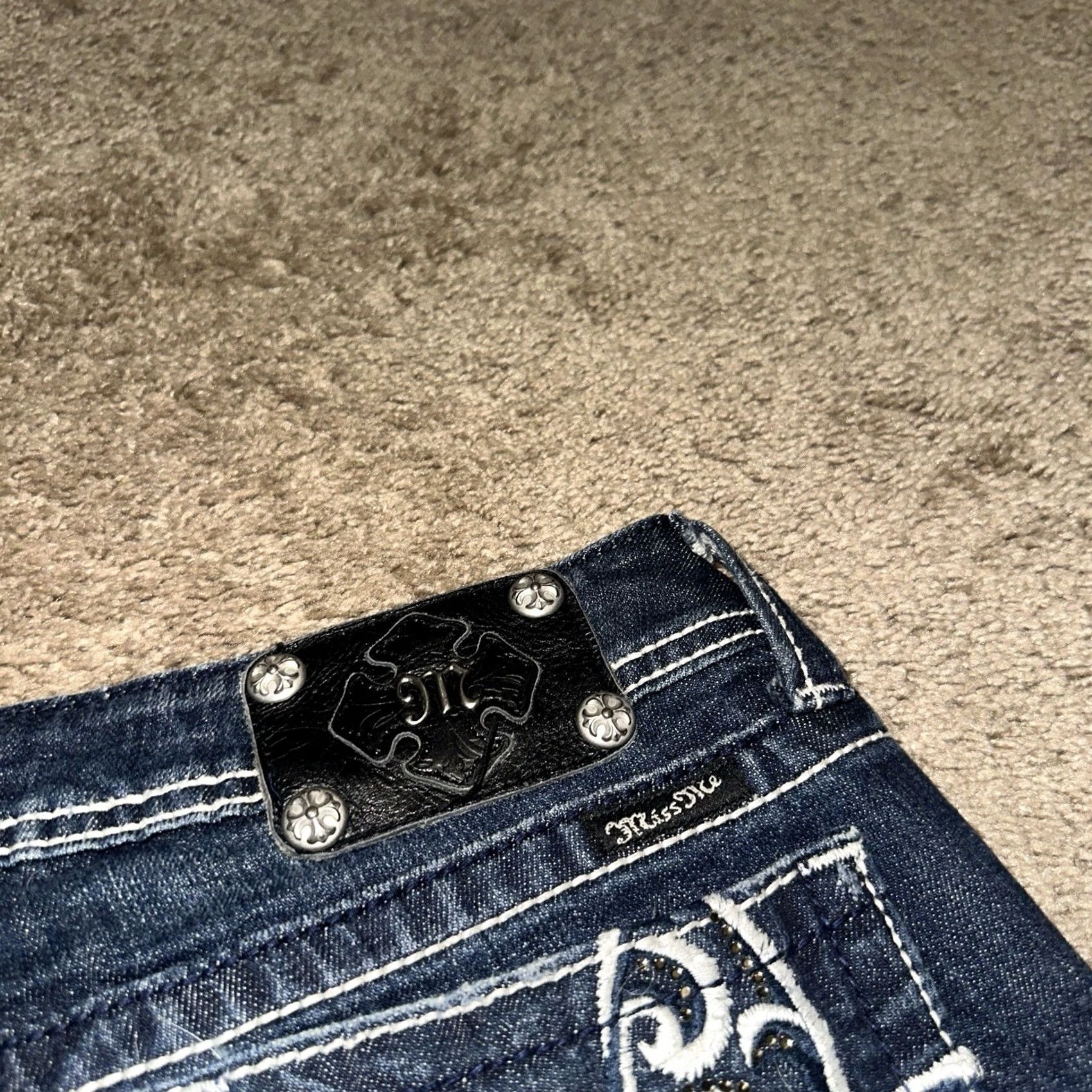 Miss Me VINTAGE Miss Me Denim Short Shorts Womens 30 Distressed Blue Grunge 8 in Inseam Embroidered Rhinestone Pattern Solid Casual Everyday Cotton Denim Size 30" / US 8 / IT 44 - 4 Thumbnail