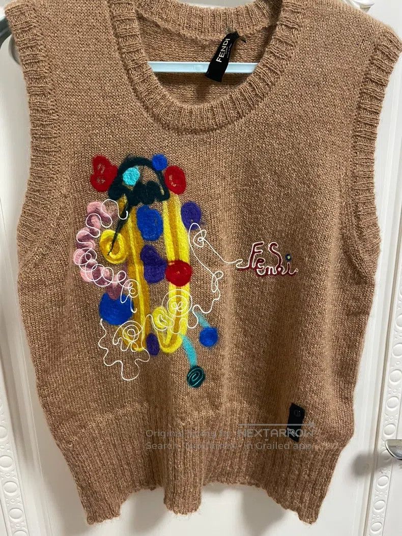Fendi Fendi Knitted vest with colorful embroidered letters Size US M / EU 48-50 / 2 - 3 Thumbnail