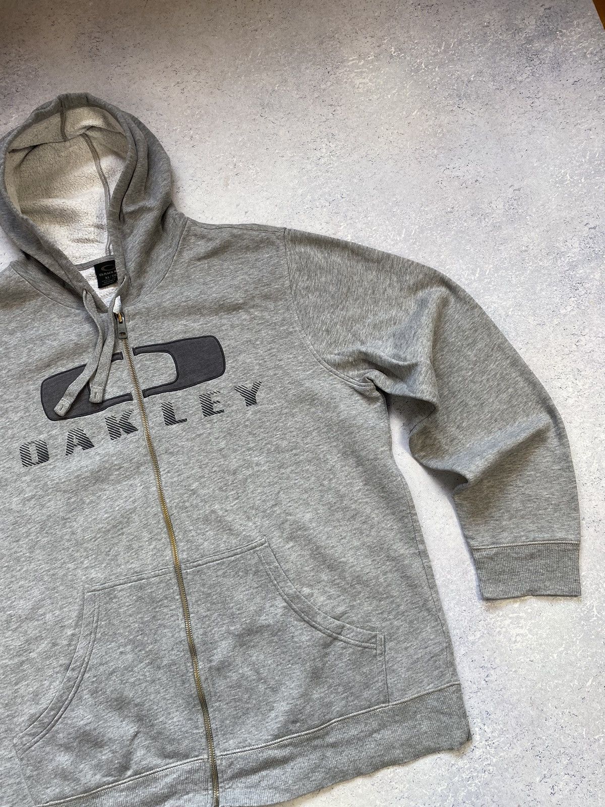 Vintage Vintage Oakley Men’s Zip Hoodie With Big Logo Size US XL / EU 56 / 4 - 5 Thumbnail