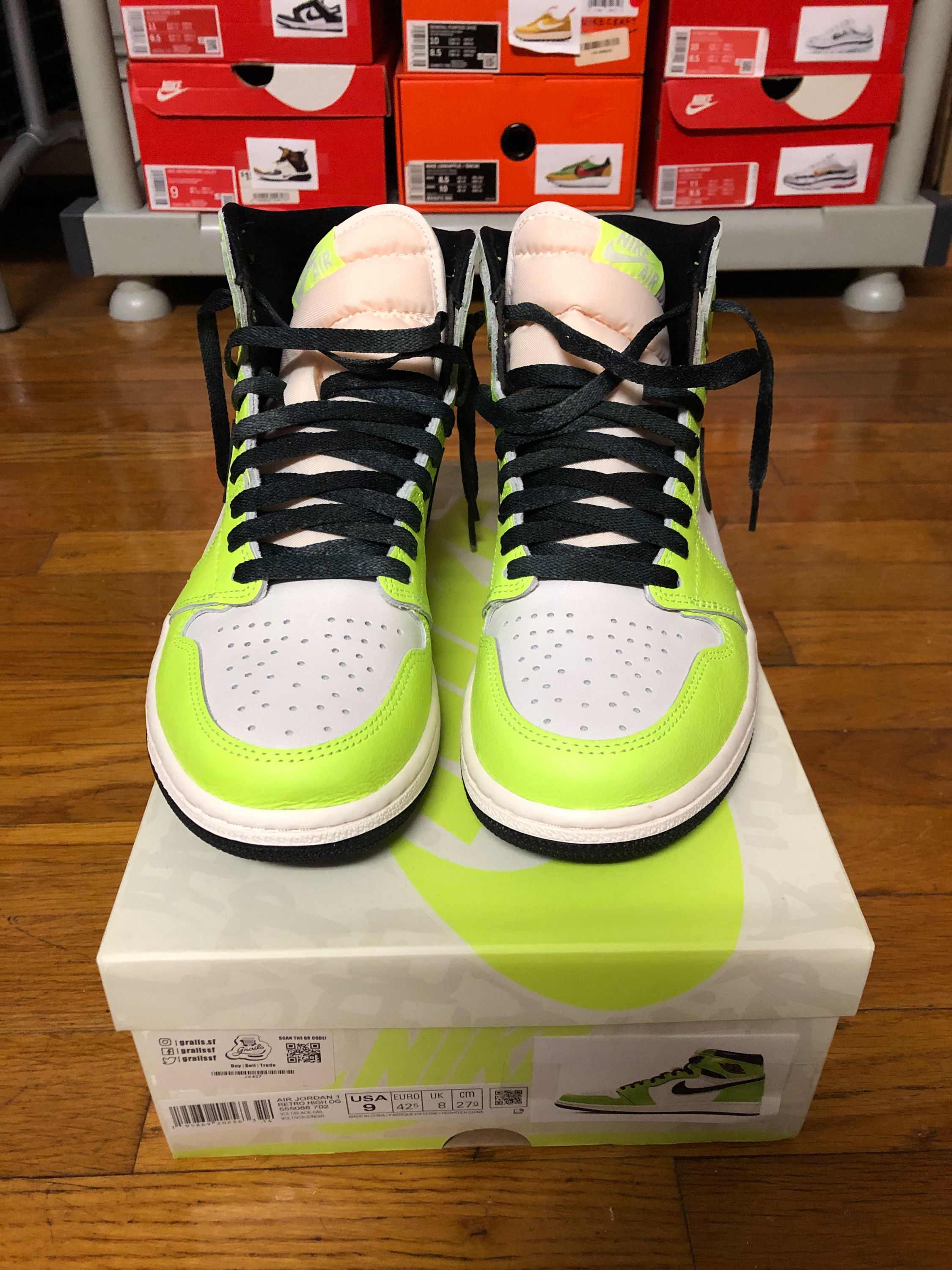 Nike *NEW* Nike Air Jordan 1 High OG Volt Visionaire sz 9 Size US 9 / EU 42 - 5 Thumbnail