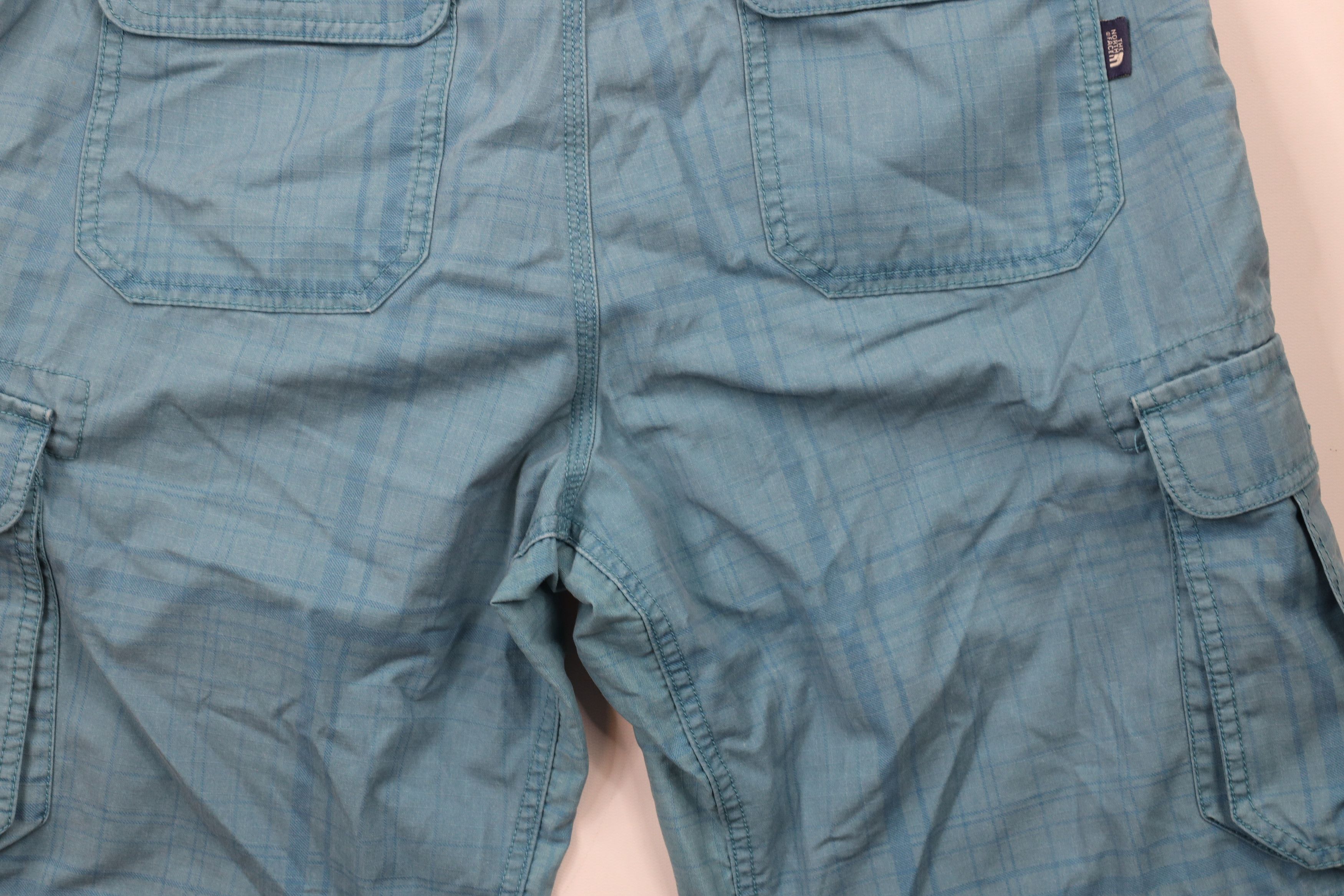 The North Face × Vintage Vintage The North Face Spell Out Cargo Shorts Blue Plaid Size US 34 / EU 50 - 11 Thumbnail