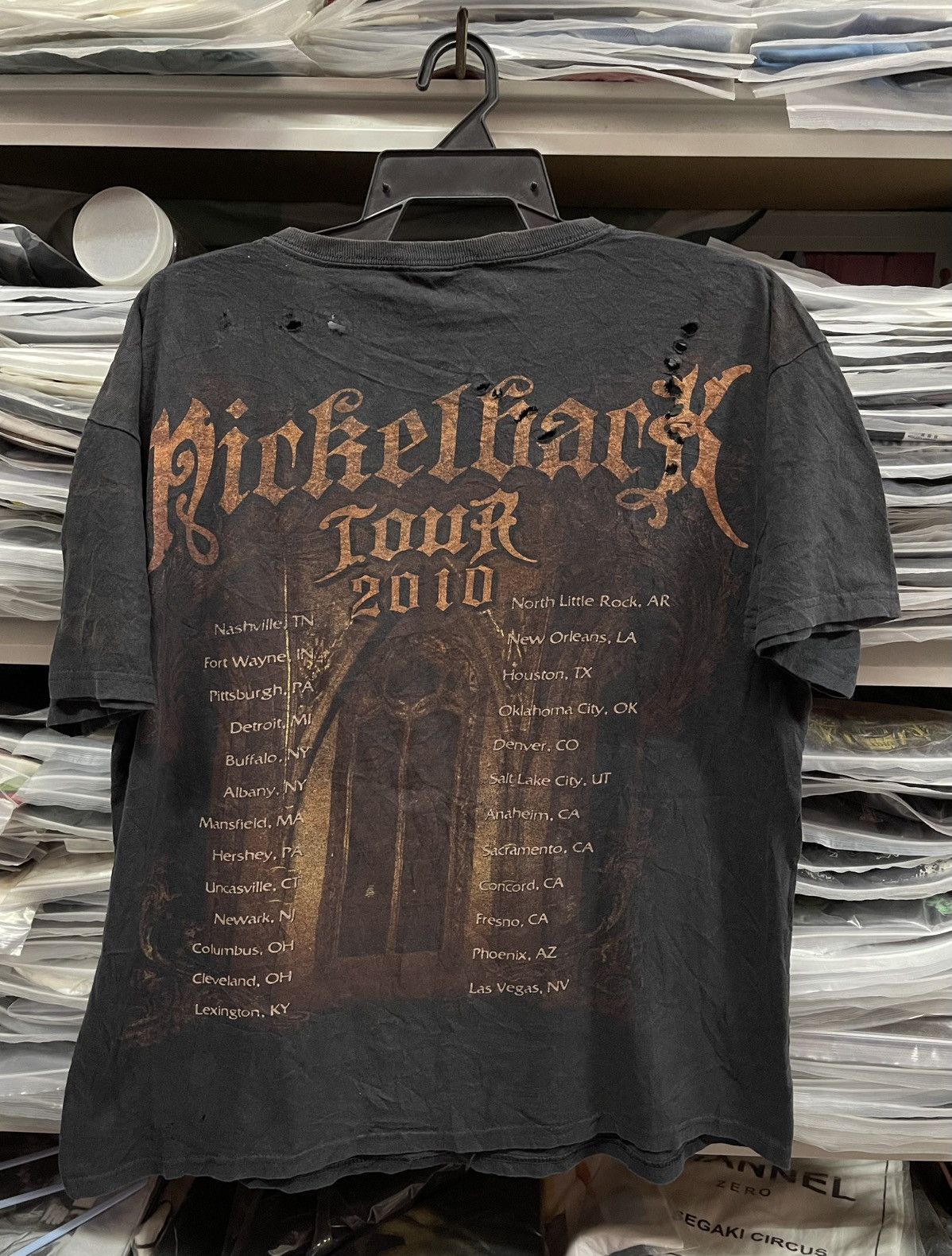 Band Tees Distressed Nickelback Dark Horse Tour🔥🔥🔥 Size US L / EU 52-54 / 3 - 9 Thumbnail