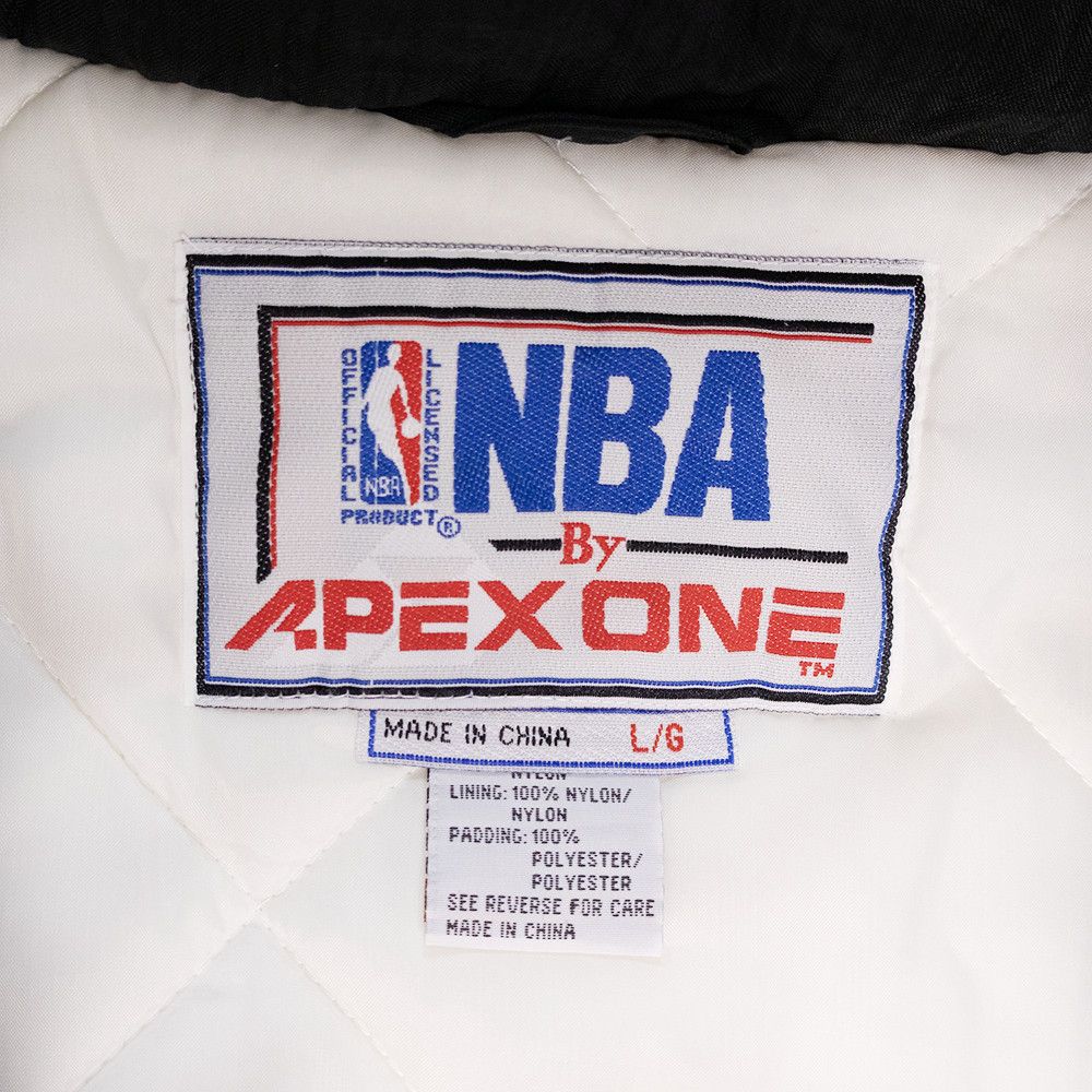 Apex One Vintage 90s Apex One Chicago Bulls NBA Puffer Jacket L Size US L / EU 52-54 / 3 - 6 Thumbnail