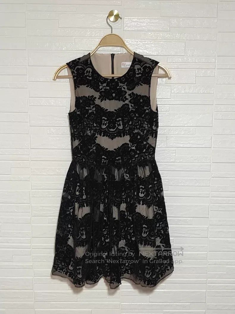 Valentino Valentino Black lace bud dress Size M / US 6-8 / IT 42-44 - 1 Thumbnail