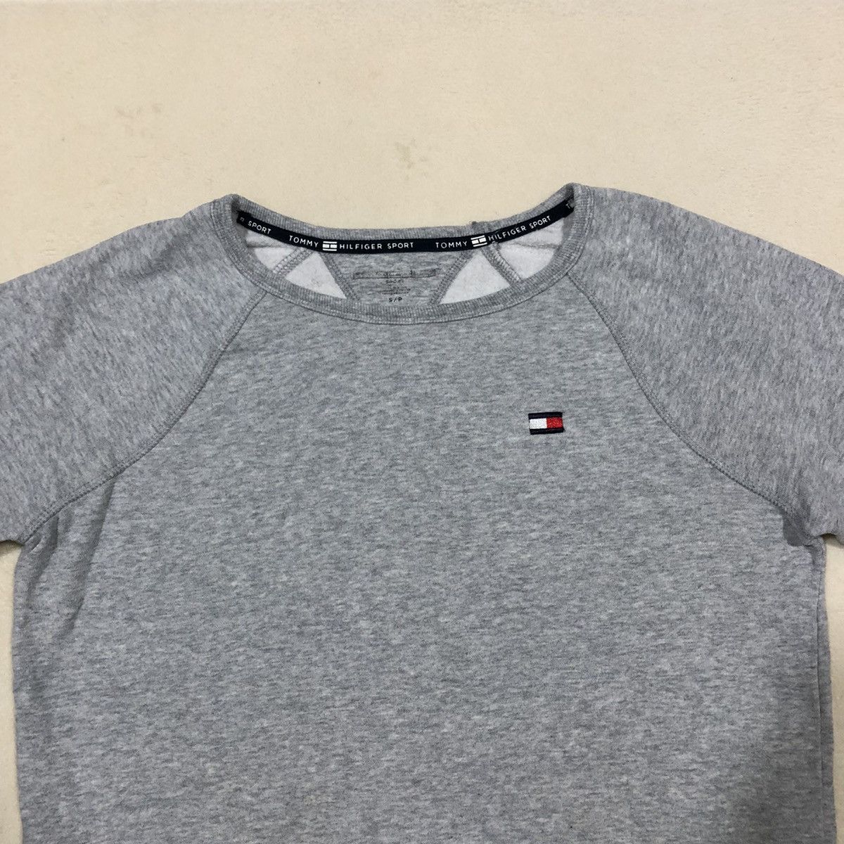 Japanese Brand × Tommy Hilfiger TOMMY HILFIGER Small Embroidered Logo Sweatshirt Size S / US 4 / IT 40 - 2 Thumbnail