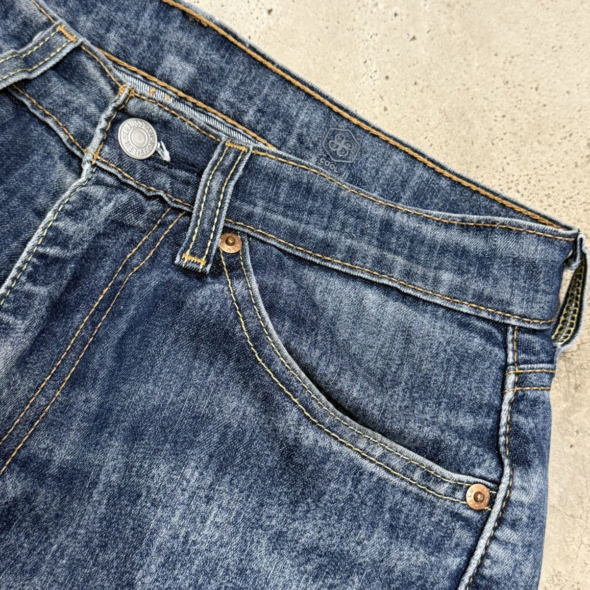 Levi's Levis 505 Worn Distressed Jeans Denim Pants Size US 29 - 9 Thumbnail