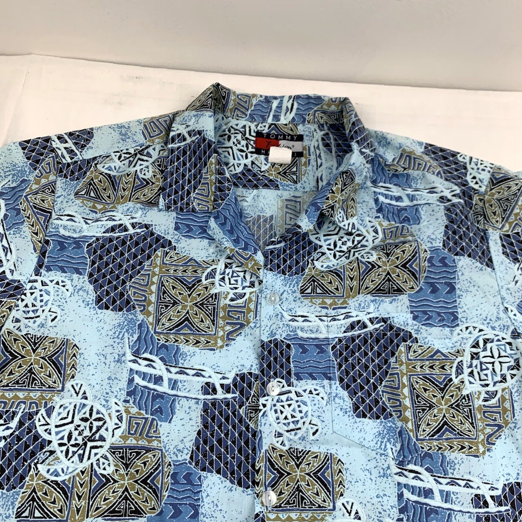 Tommy Hilfiger VINTAGE Tommy Hilfiger Hawaiian Button Up Shirt Adult XL Blue Tropical Fashion Floral Short Sleeve Button-Up 90s Mens Size US XL / EU 56 / 4 - 2 Thumbnail
