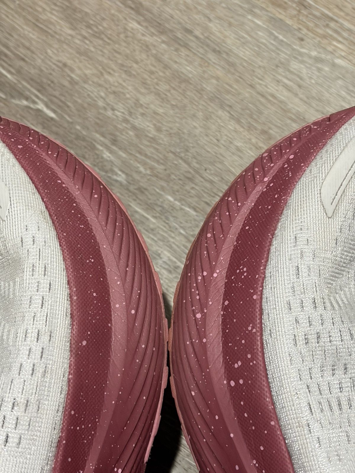 Saucony Saucony Endorphin Shift 3 Running Shoes White and Berry Size US 8.5 / IT 38.5 - 14 Thumbnail