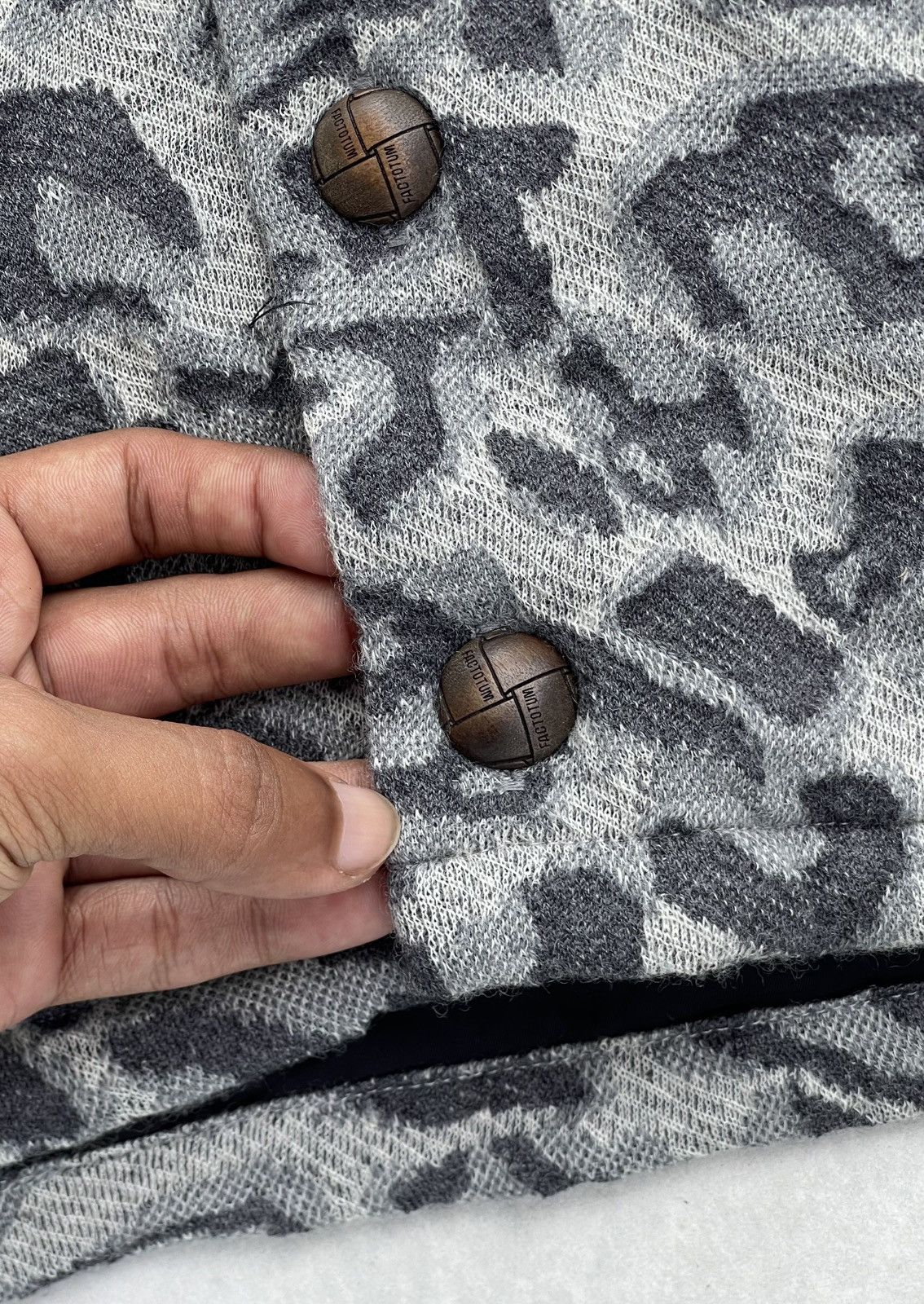 Designer × FACTOTUM × Japanese Brand 🔥RARE🔥 FACTOTUM JAPAN WOOL CHEETAH STYLE CARDIGAN Size US S / EU 44-46 / 1 - 8 Thumbnail