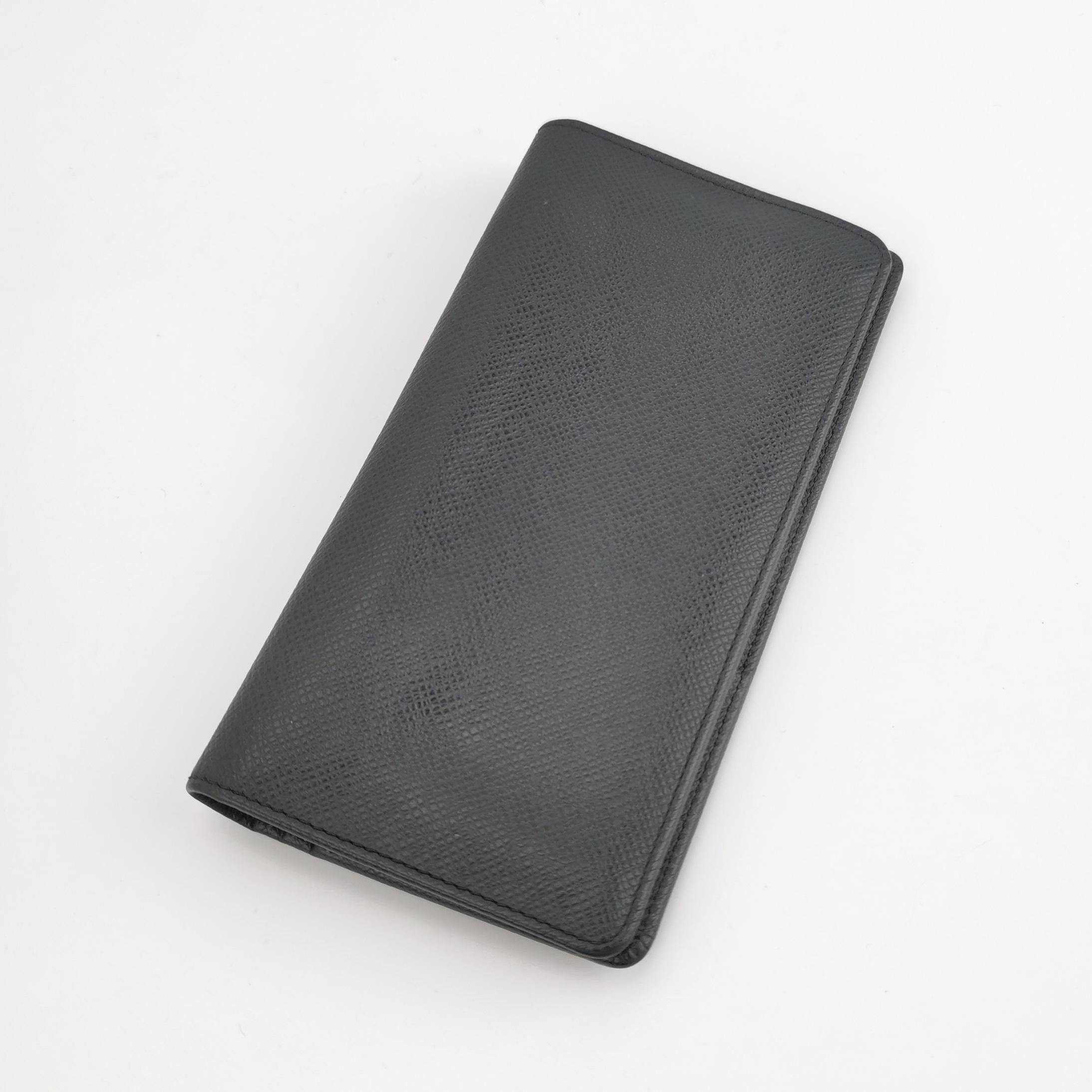 Louis Vuitton Louis Vuitton (LV) Brazza leather solid color bi-fold walle Size ONE SIZE - 7 Thumbnail