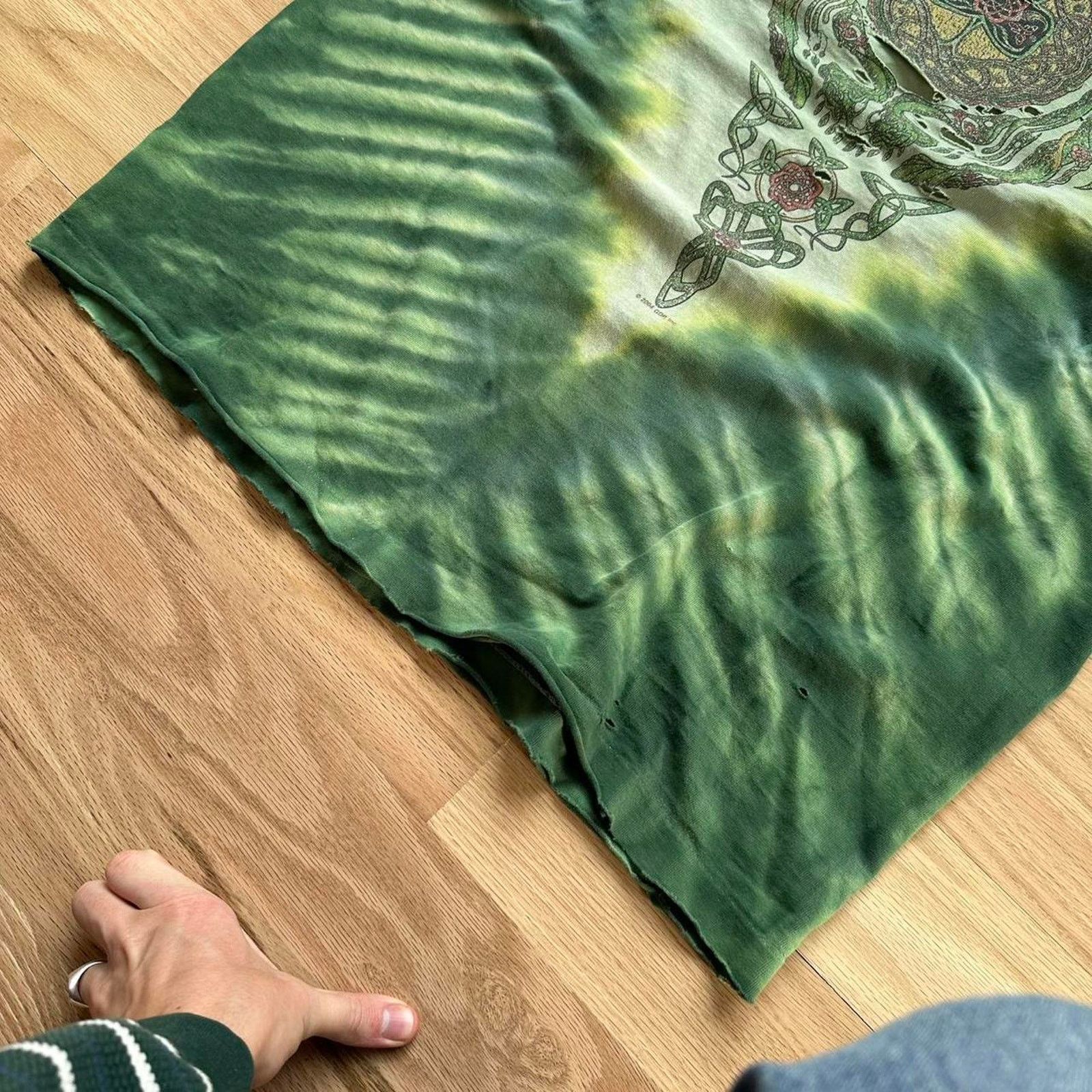 Band Tees × Grateful Dead × Vintage Vintage 90s Grateful Dead Celtic Thrashed Green TieDye Tee Size US L / EU 52-54 / 3 - 3 Thumbnail