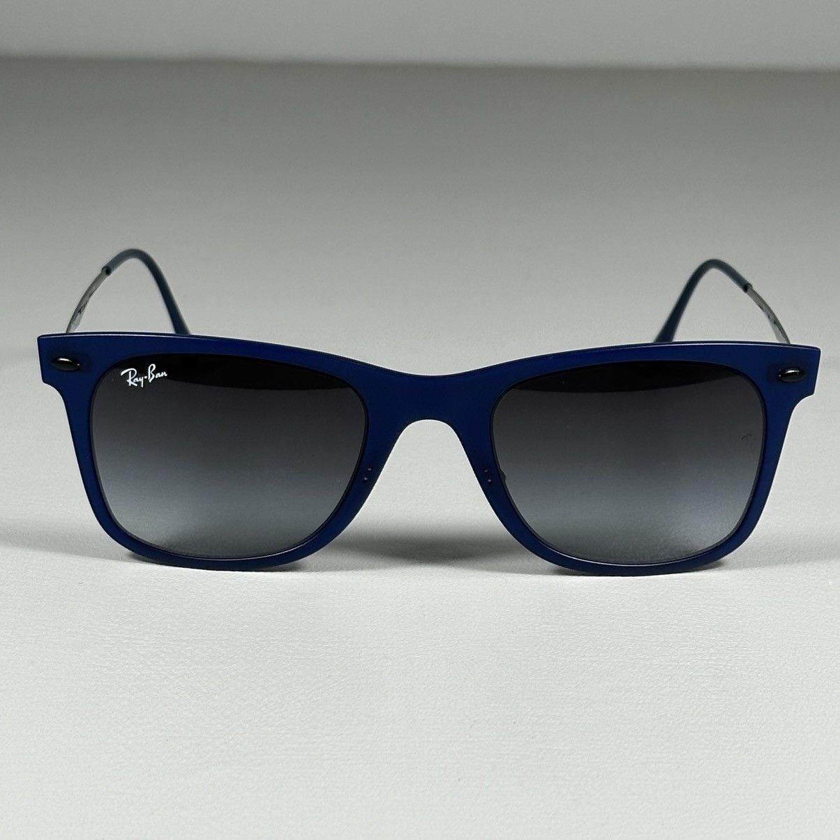Vera Wang Vera Wang Flowen V282 Black Cat Eye Sunglasses  display picture 3