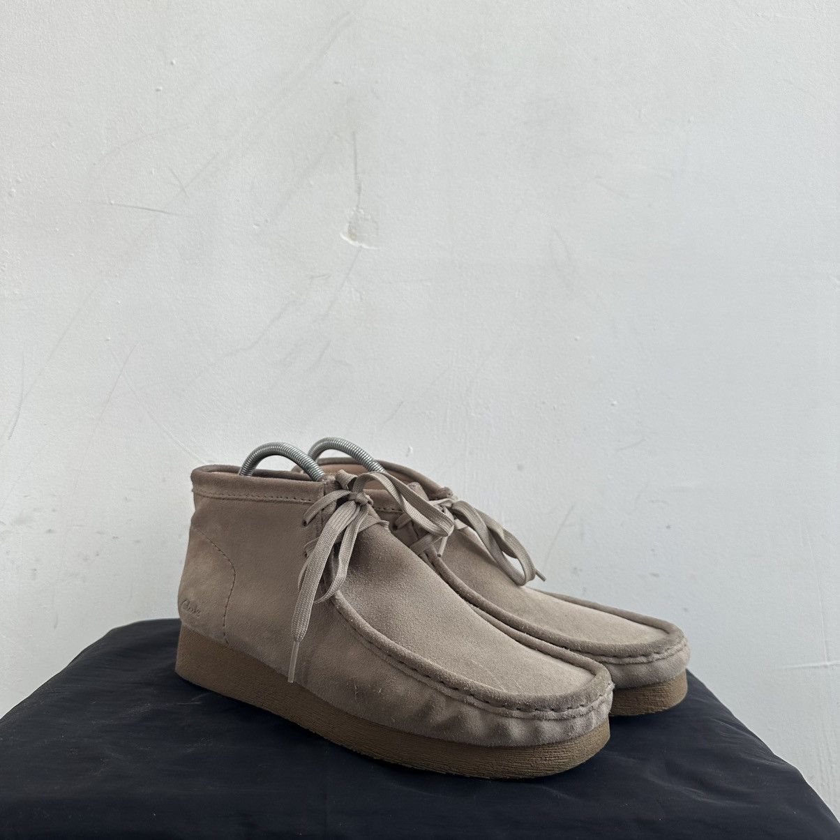 Clarks Clarks Wallabee Biege Suede Size US 7.5 / EU 40-41 - 2 Thumbnail