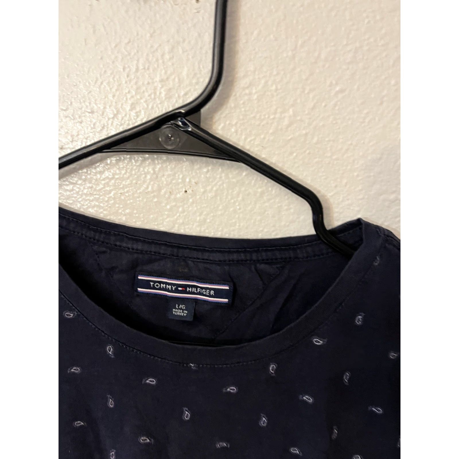 Tommy Hilfiger VINTAGE Tommy Hilfiger Mens T-Shirt Short Sleeve Crew Neck Navy Blue Geometric Logo All Over Print Large Size US L / EU 52-54 / 3 - 3 Thumbnail
