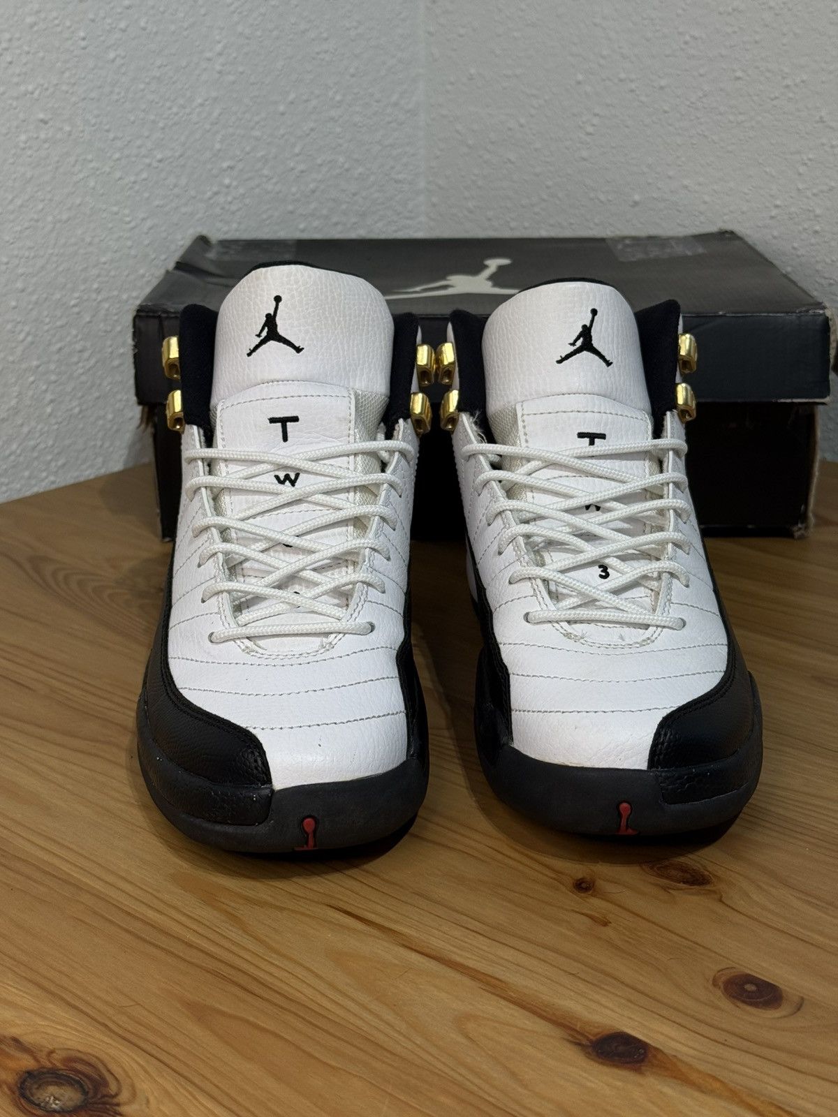 Jordan Brand × Nike Nike Air Jordan 12 Retro Taxi (2013) Size US 8 / IT 38 - 2 Thumbnail