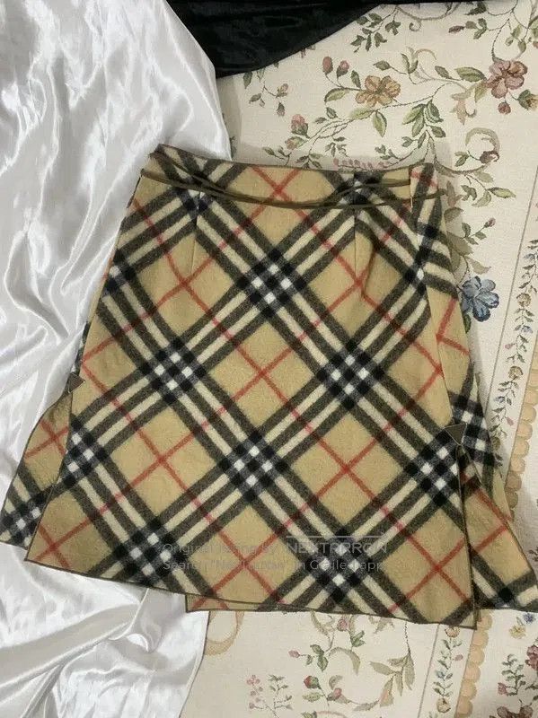 Burberry Burberry Beige Wool Check Midi Skirt. Size 23" - 7 Thumbnail