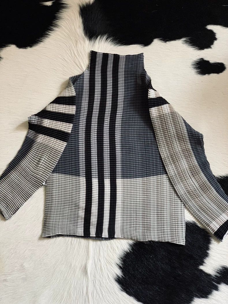 Issey Miyake Issey Miyake Two-tone pleated top Size S / US 4 / IT 40 - 7 Thumbnail