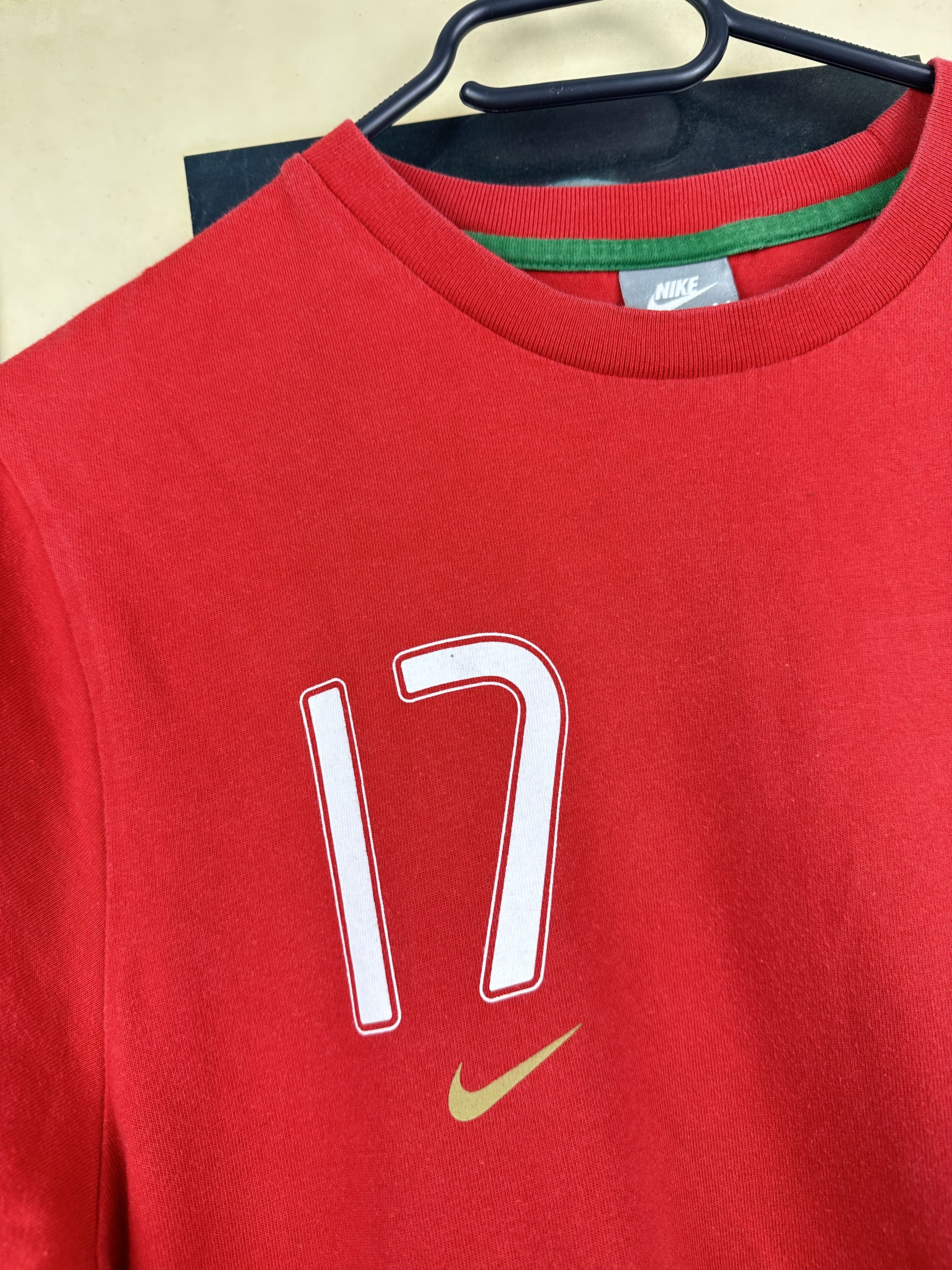 Nike Vintage Portugal #17 Ronaldo Train Shirt Football Jersey Size US M / EU 48-50 / 2 - 3 Thumbnail