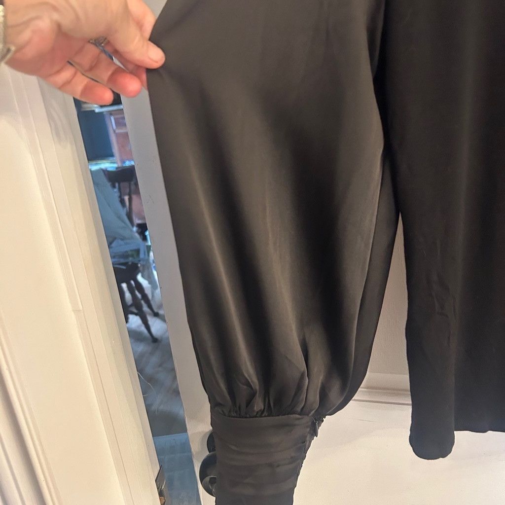 Generation Love Women's Generation Love Black Top XS satin sleeves Size XS / US 0-2 / IT 36-38 - 7 Thumbnail
