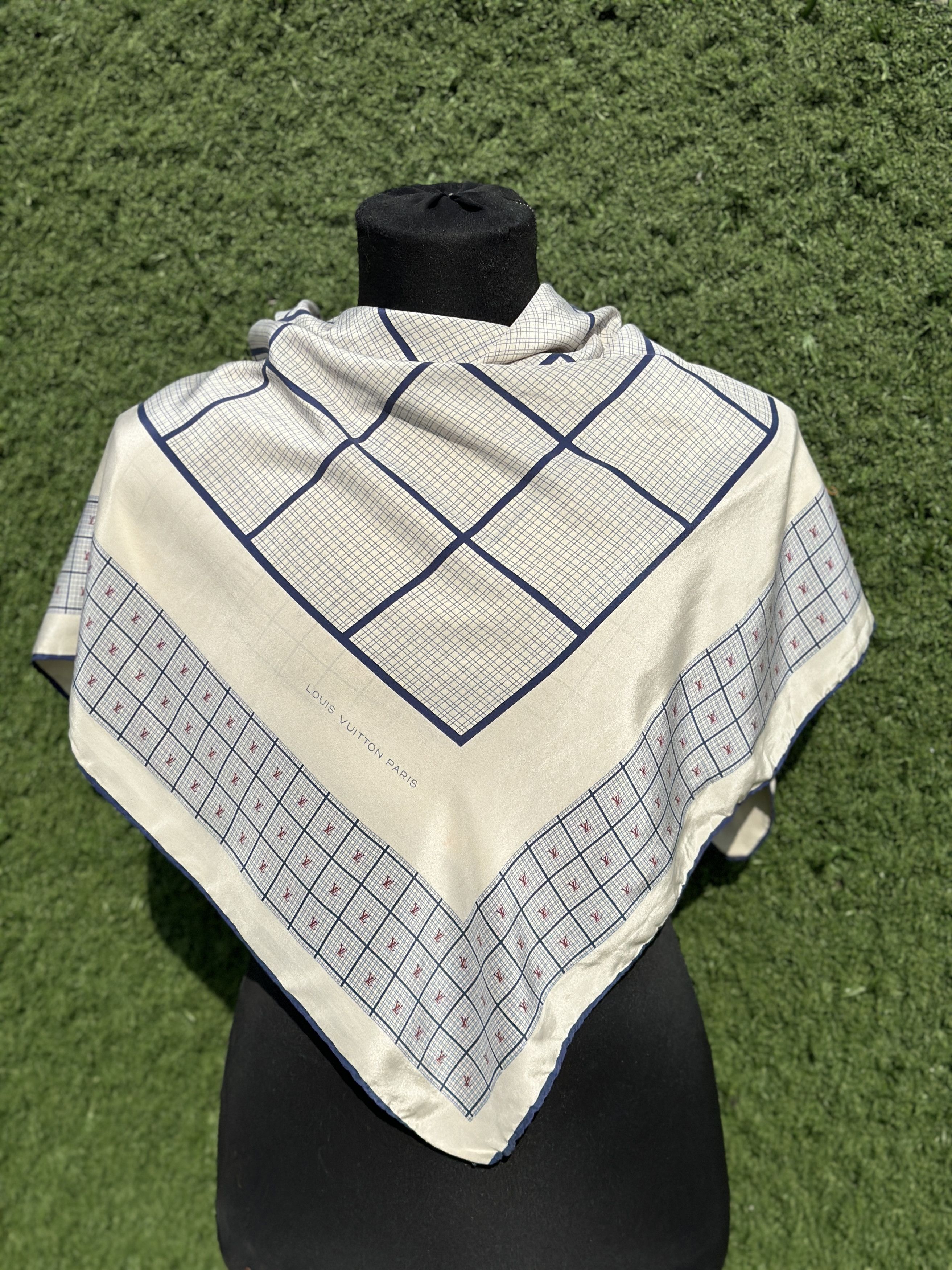 Louis Vuitton Louis Vuitton Silk Scarf Monogram Grid Square 81x83cm Size ONE SIZE - 13 Thumbnail