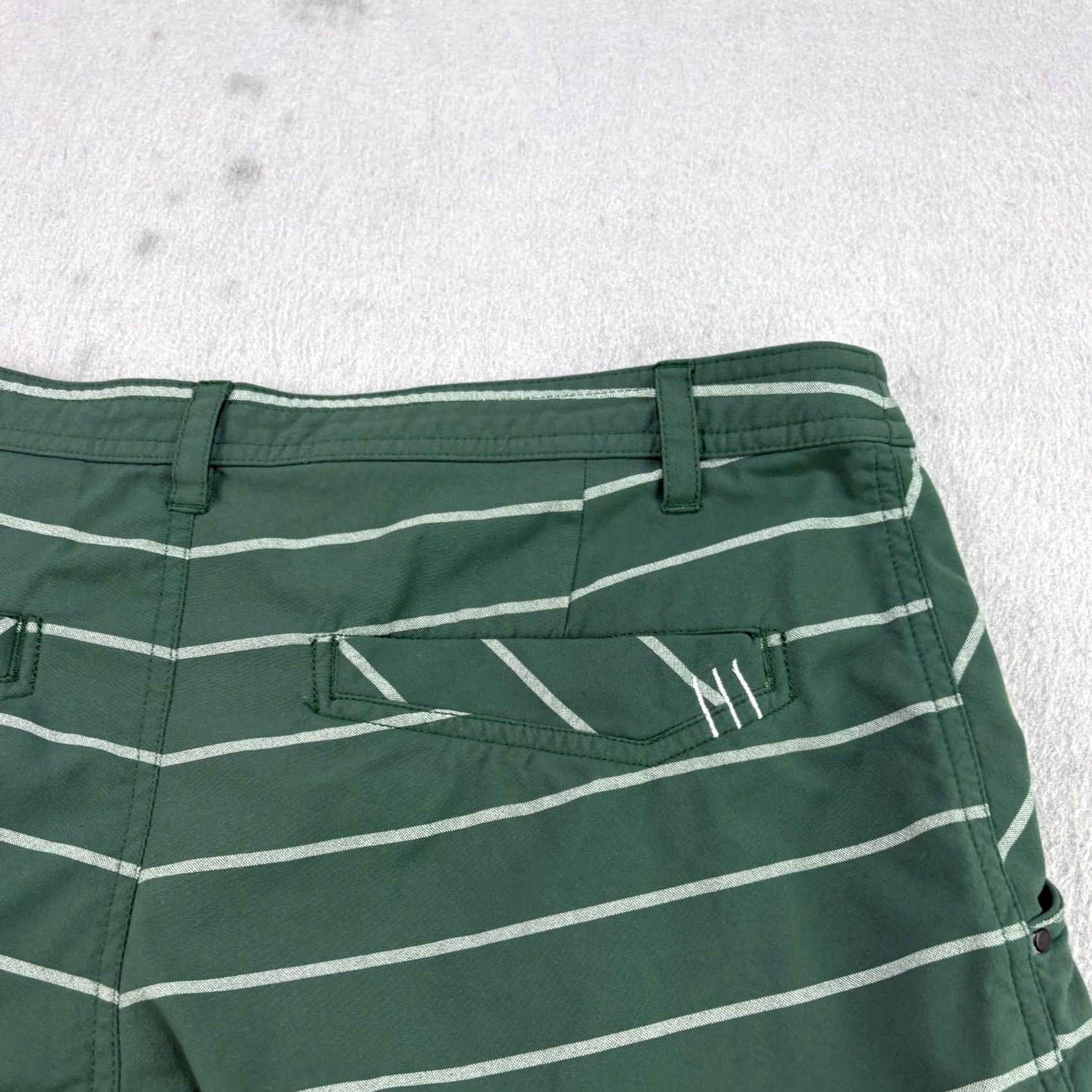 Lululemon Lululemon Kahuna Shorts Mens Size 32 Green Chino Striped Preppy Athleisure Regular Inseam 10 in Pocket Logo Size US 32 / EU 48 - 7 Thumbnail