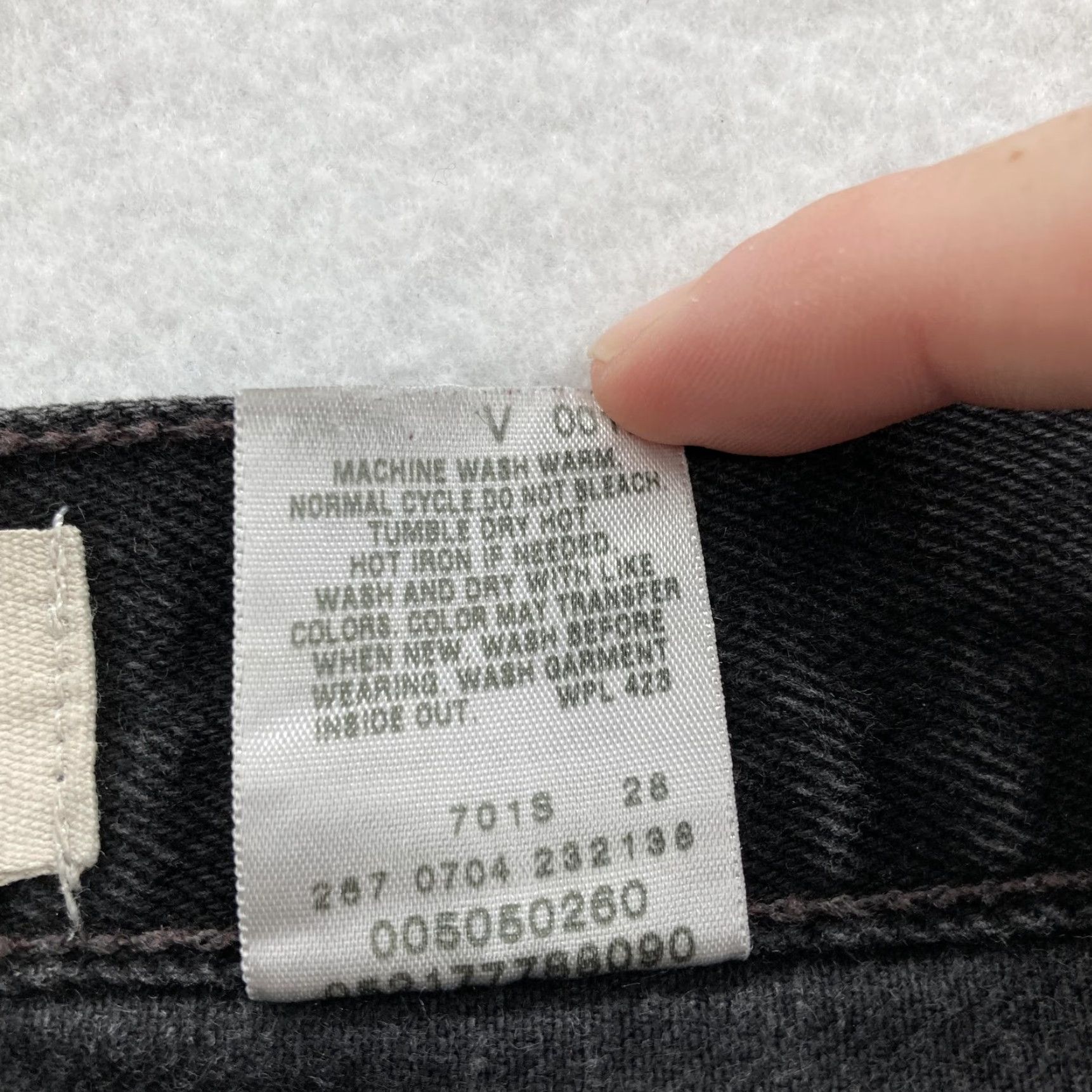 Levi's VINTAGE Levi's 505 Jeans Mens 36x32 Regular Fit Straight Leg Black Denim 2004 Y2K Size US 36 / EU 52 - 5 Thumbnail