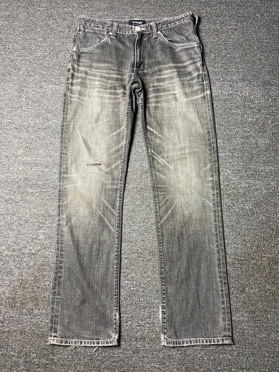 Wrangler Wrangler Classic Distressed Denim Jeans (162) Size US 32 / EU 48 - 1 Thumbnail