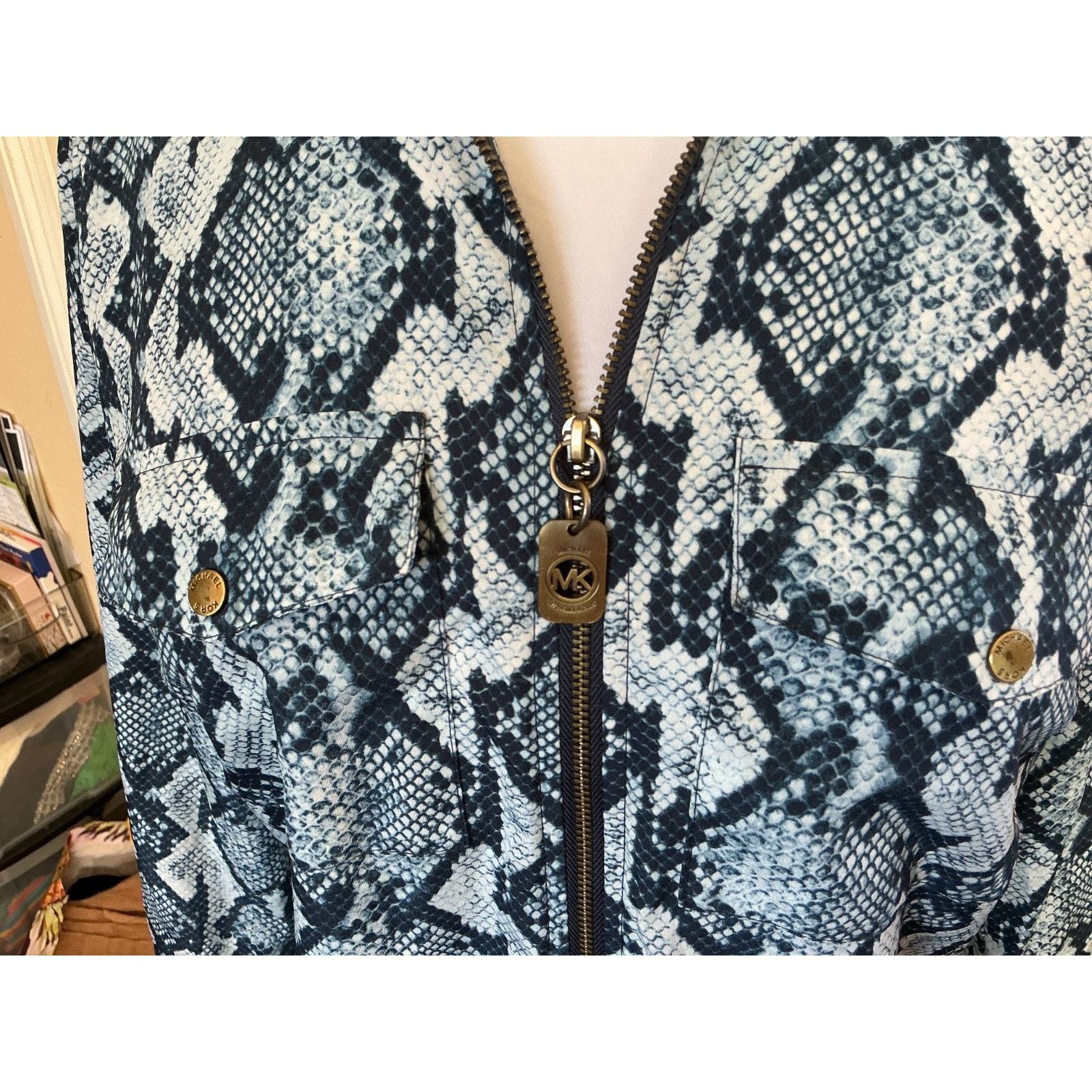 Michael Kors MICHAEL KORS TURQUOISE BLUE SNAKESKIN LONG SLEEVE ZIP BLOUSE Size S / US 4 / IT 40 - 6 Thumbnail