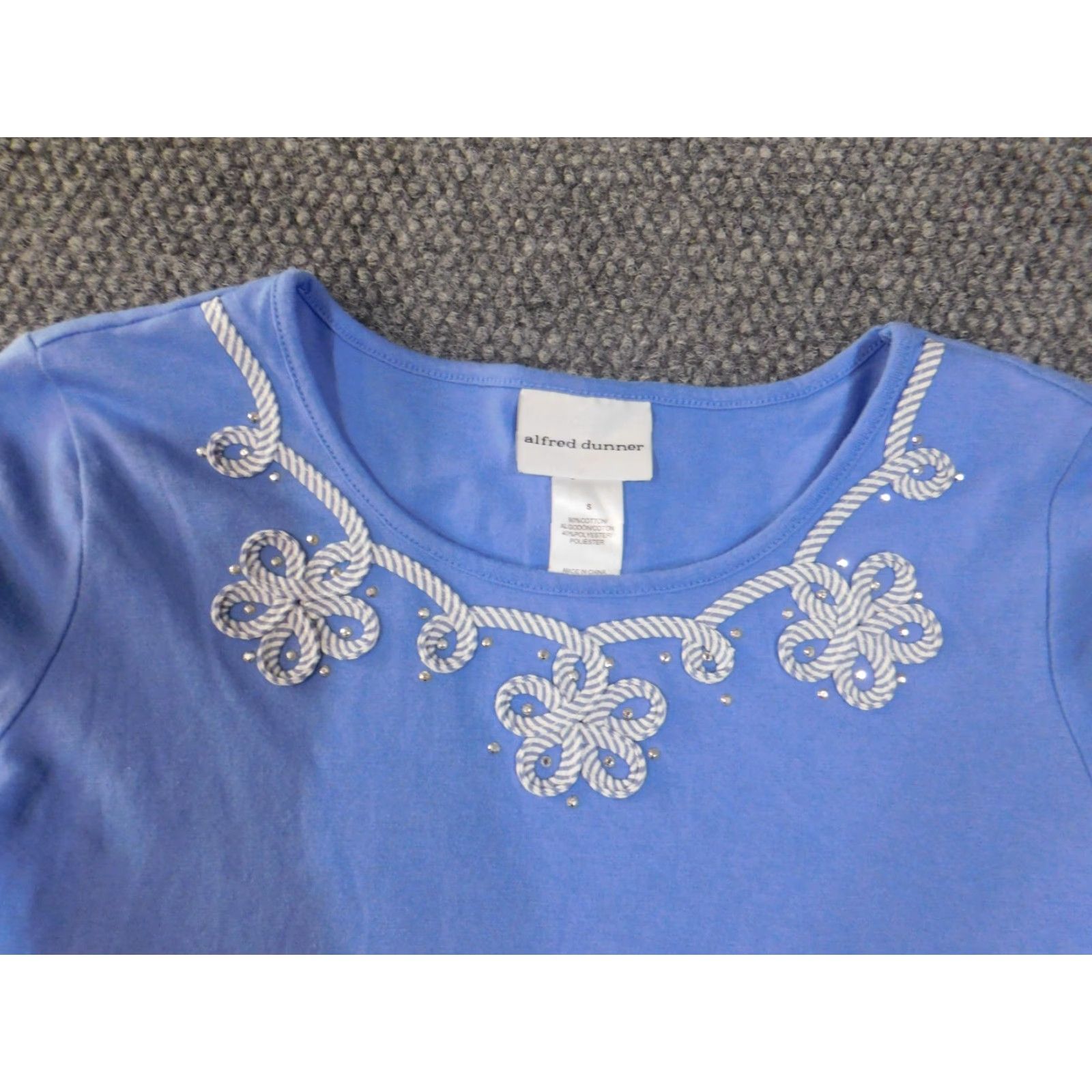 Vintage Alfred Dunner Blouse Shirt Womens Small Blue Beaded Embellishments Cotton Pullover V-Neck Casual Short Sleeve Beaded Pattern Floral Regular Fit Size S / US 4 / IT 40 - 7 Thumbnail