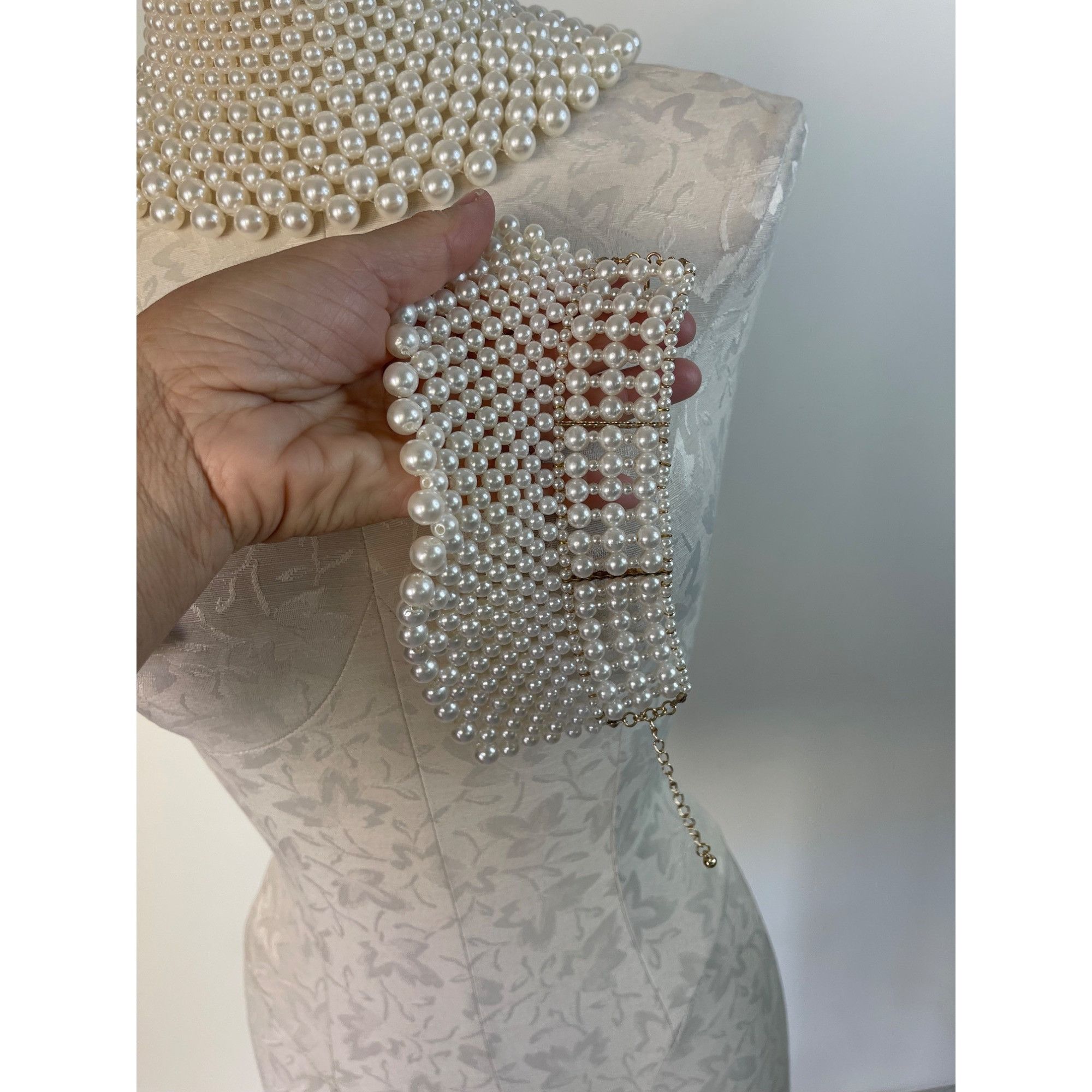 Vintage Womens Pearl Collar and Cuffs Set One Size