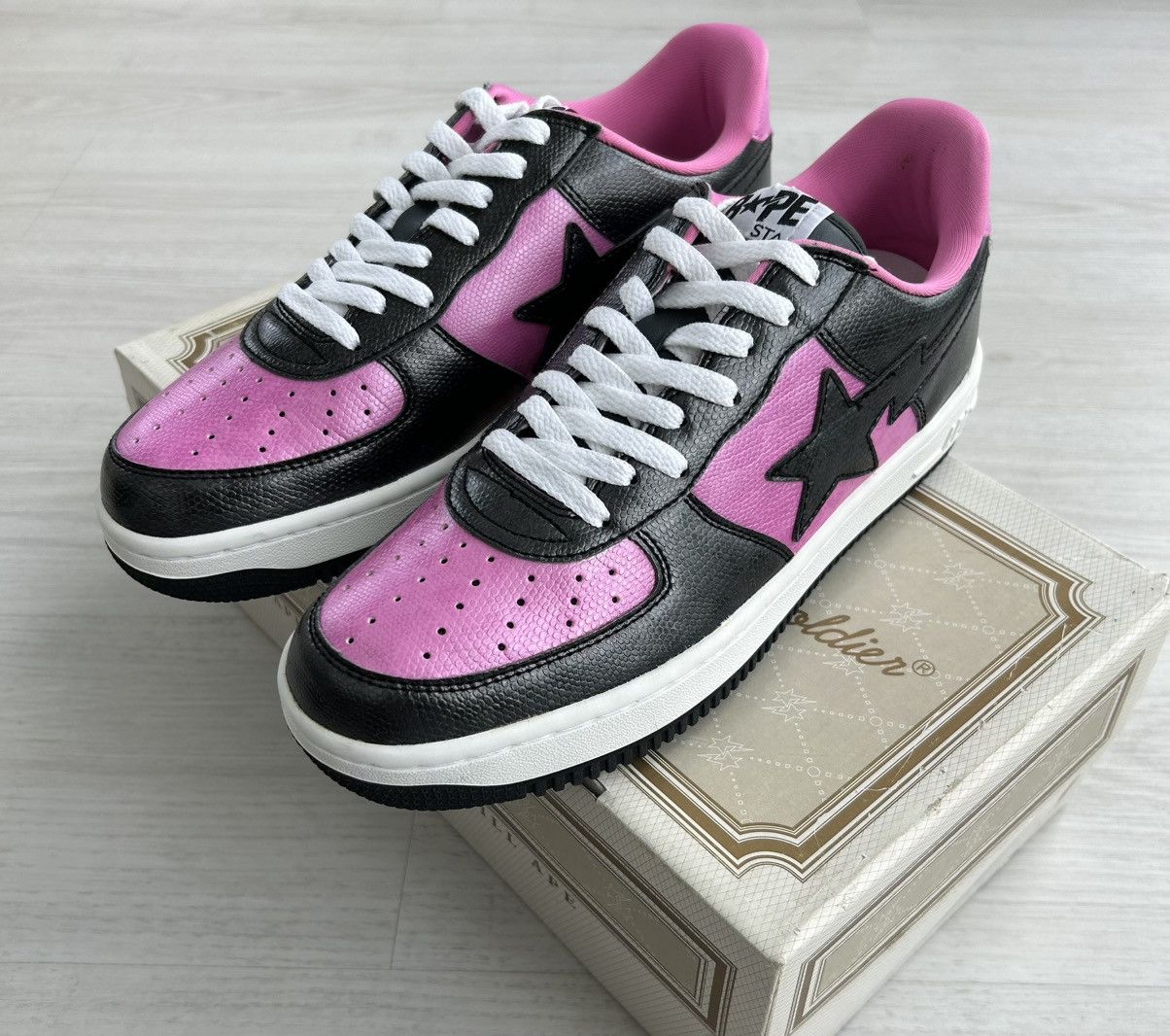 Bape VERY RARE OG 2004 A BATHING APE X UNKLE BLACK/PINK BAPESTA Size US 10 / EU 43 - 2 Thumbnail