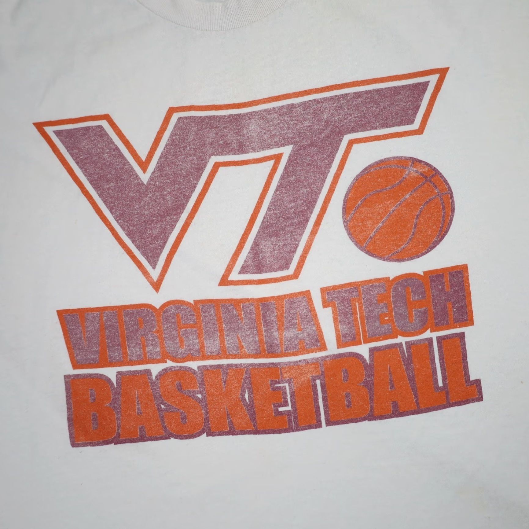 Vintage VINTAGE Virginia Tech Basketball Mens XL Graphic T Shirt White Size US XL / EU 56 / 4 - 4 Thumbnail