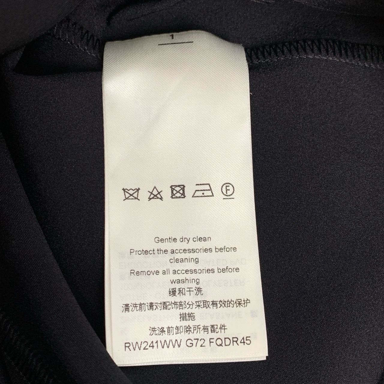 Louis Vuitton Louis Vuitton 24 Collection Logo Half-Zip Black Short-Sleeve Size XS / US 0-2 / IT 36-38 - 4 Thumbnail
