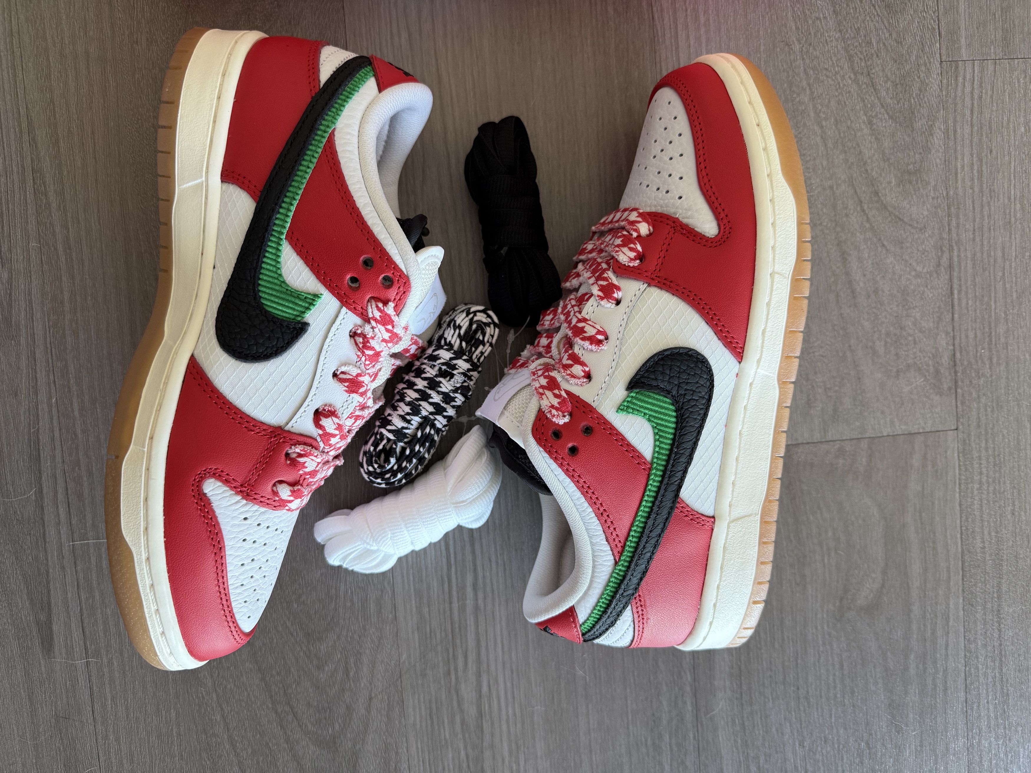 Nike SB Nike SB Dunk Low Frame Skate Habibi (Sz6) New w/ Extra Laces Size US 6 / EU 39 - 4 Thumbnail