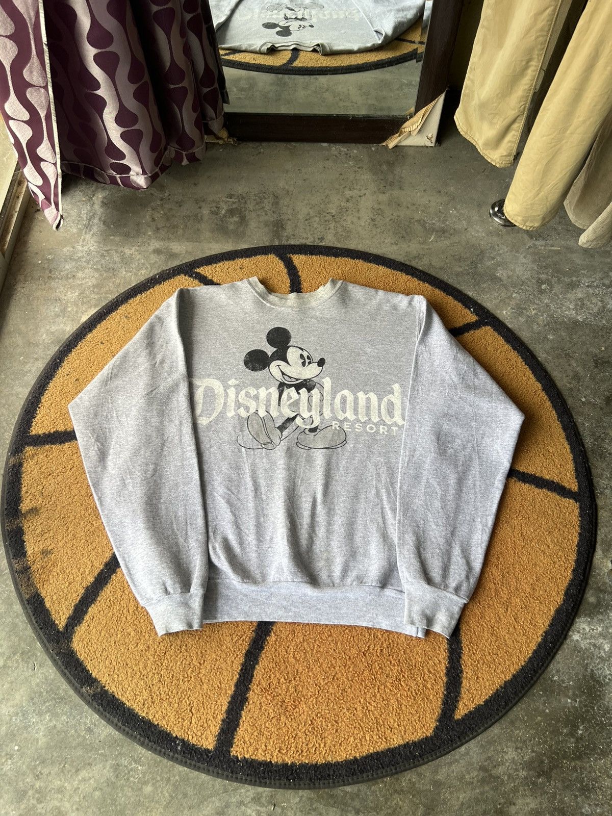 Mickey Mouse 🔥Hanes Disneyland Resort Crewneck Sweatshirt Size US S / EU 44-46 / 1 - 1 Thumbnail