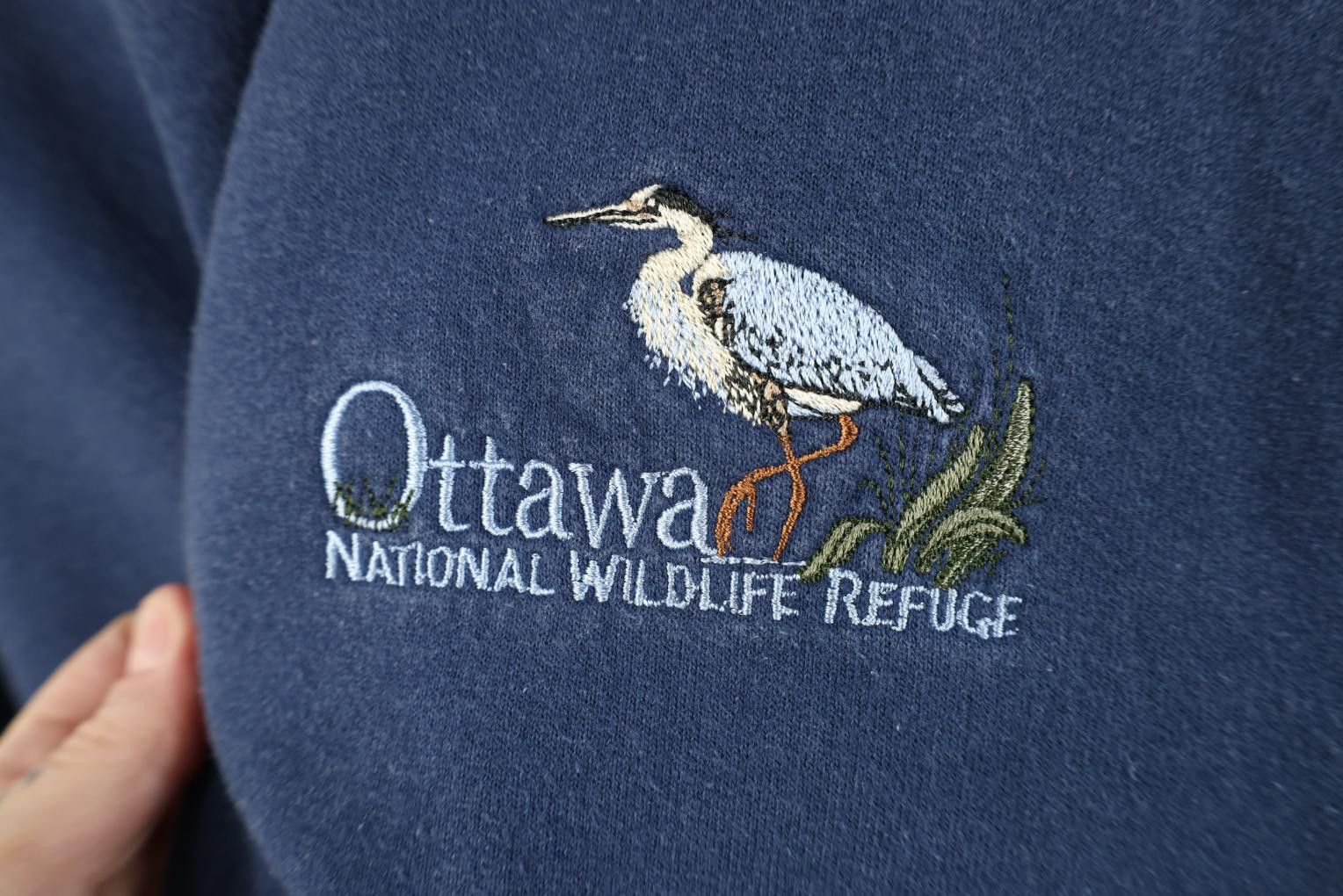 Vintage Vintage 90s Earth Day Ottawa National Wildlife Sweatshirt Size US L / EU 52-54 / 3 - 4 Thumbnail
