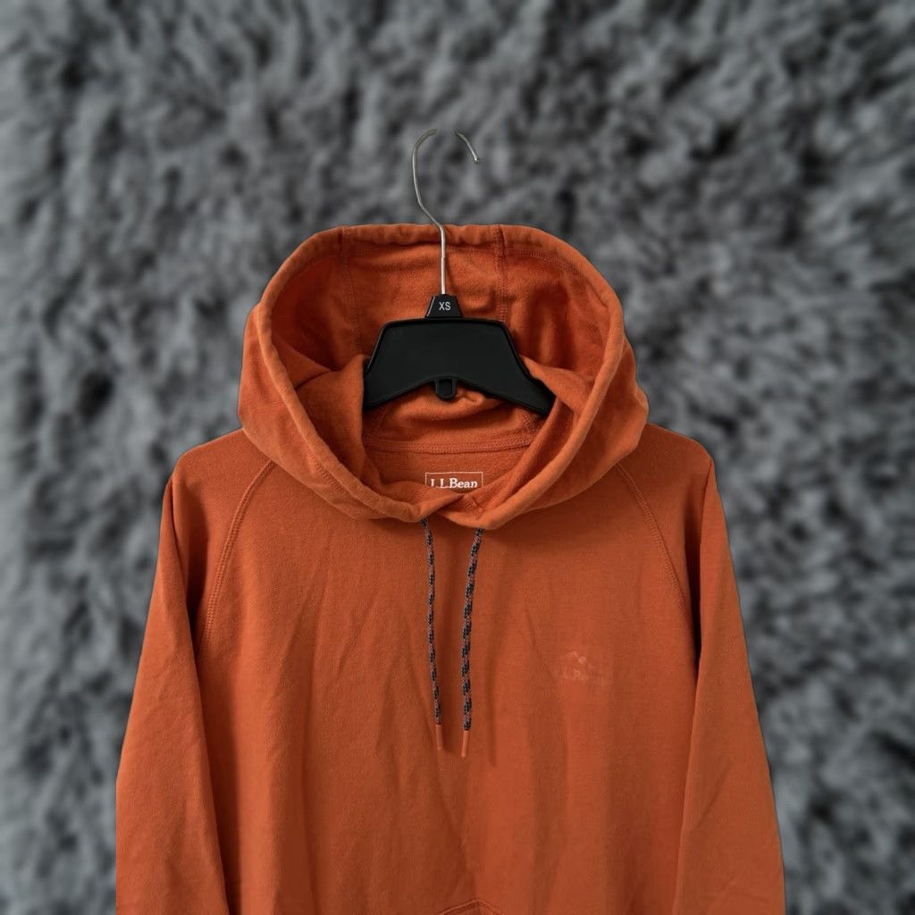 Vintage L.L.Bean Hoodie Mens M Orange Pullover Hooded Sweatshirt 514927 Comfort Camp Slightly Fitted Kangaroo Pocket Regular Length 27” 22” Pit to Pit Size US M / EU 48-50 / 2 - 1 Thumbnail