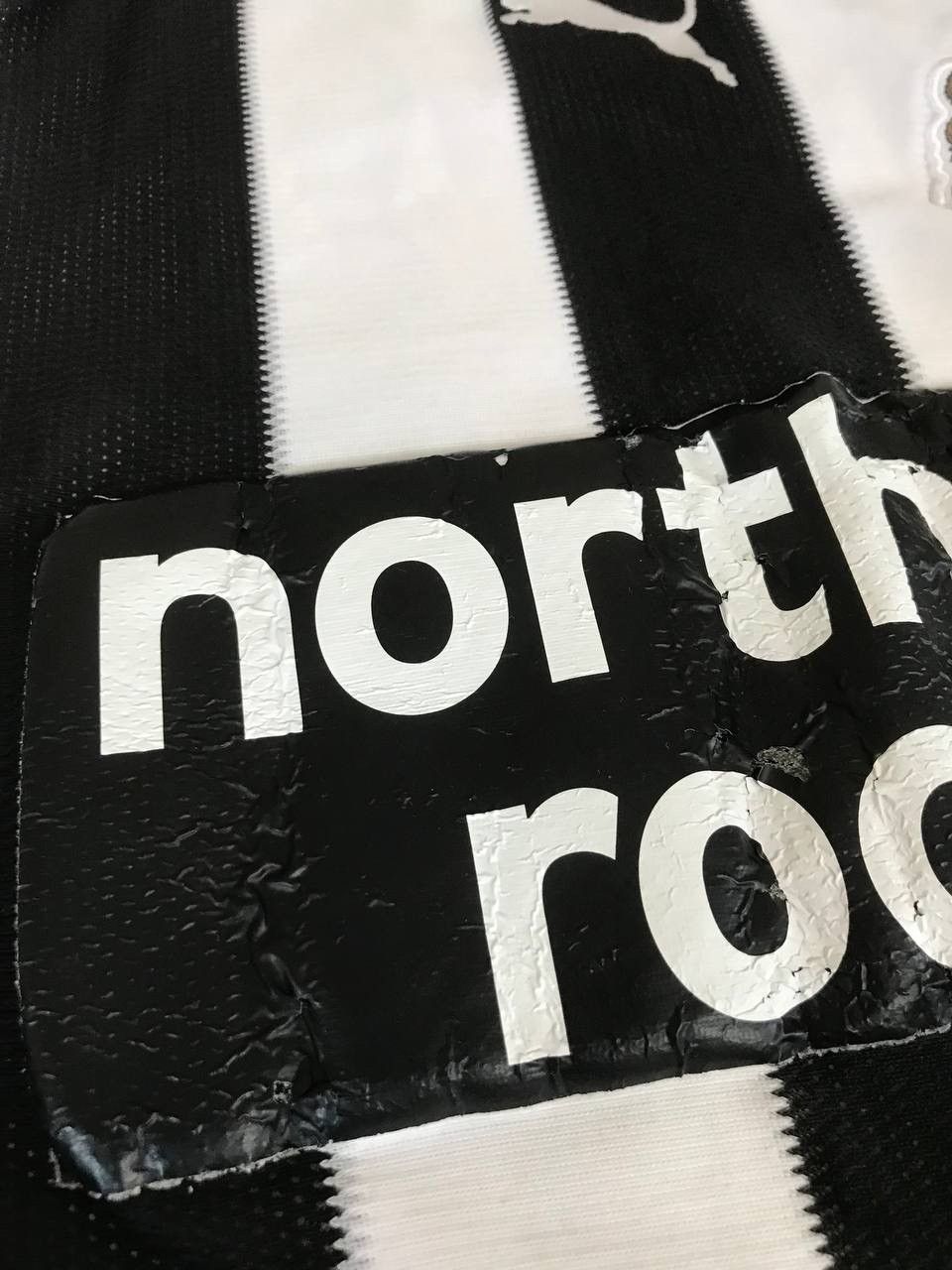 Puma 🔥 Puma NewCastle United 2010 2011 Soccer Jersey Shirt VTG Size US L / EU 52-54 / 3 - 7 Thumbnail