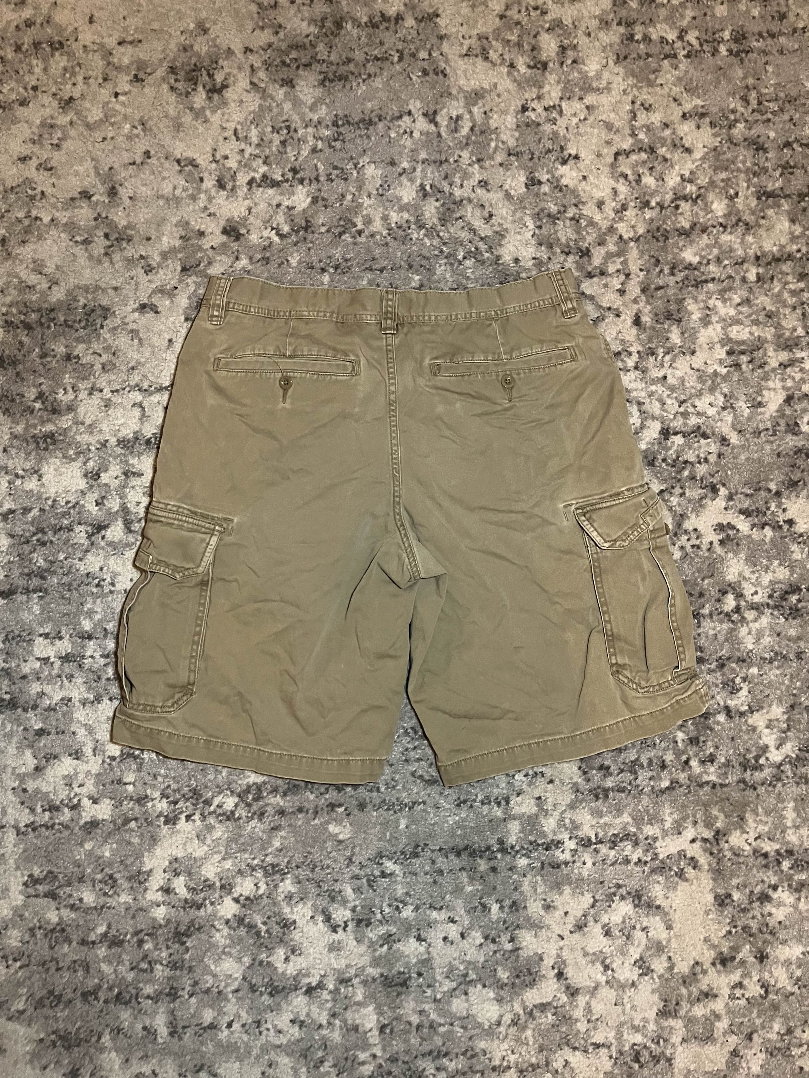Old Navy Y2K Old Navy Khaki Baggy Cargo Shorts Size US 34 / EU 50 - 2 Thumbnail