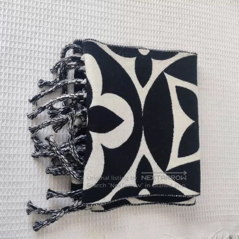 Louis Vuitton Louis Vuitton Black and white double-sided color-matching Size ONE SIZE - 1 Thumbnail