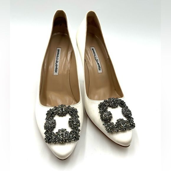 MANOLO BLAHNIK Hangisi 70MM Crystal Buckle Satin Pumps