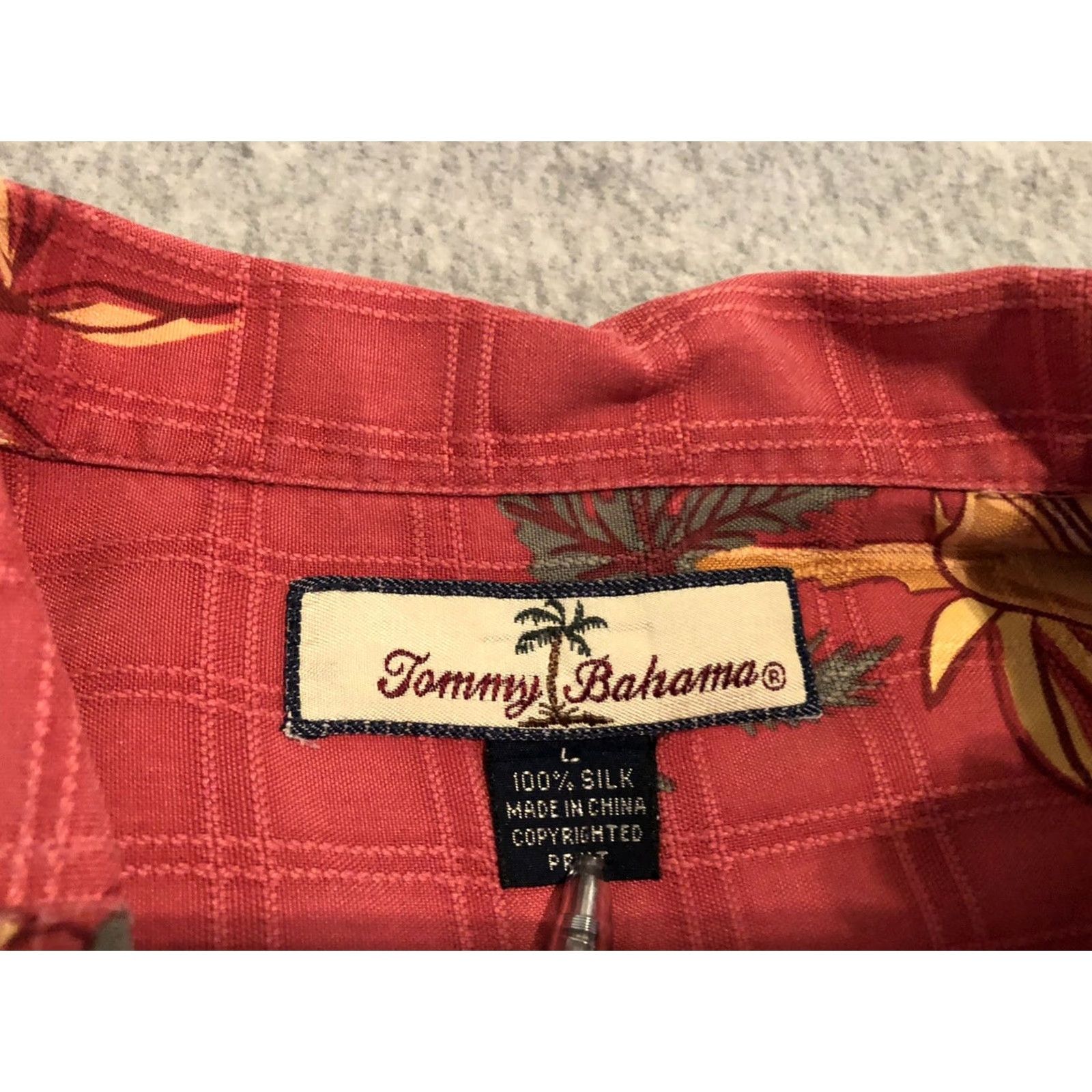 Tommy Bahama Tommy Bahama Hawaiian 100% Silk Shirt Coconuts Ukelele Palm Mens Large Pink Short Sleeve Button-Up Collar Shirt Mens L Silk Hibiscus Floral Casual Size US L / EU 52-54 / 3 - 3 Thumbnail