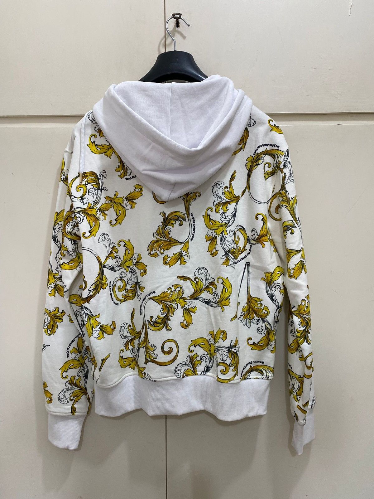 Versace Jeans Couture Versace Jeans Culture Sweatshirt Barocco Outline L, new Size US L / EU 52-54 / 3 - 12 Thumbnail