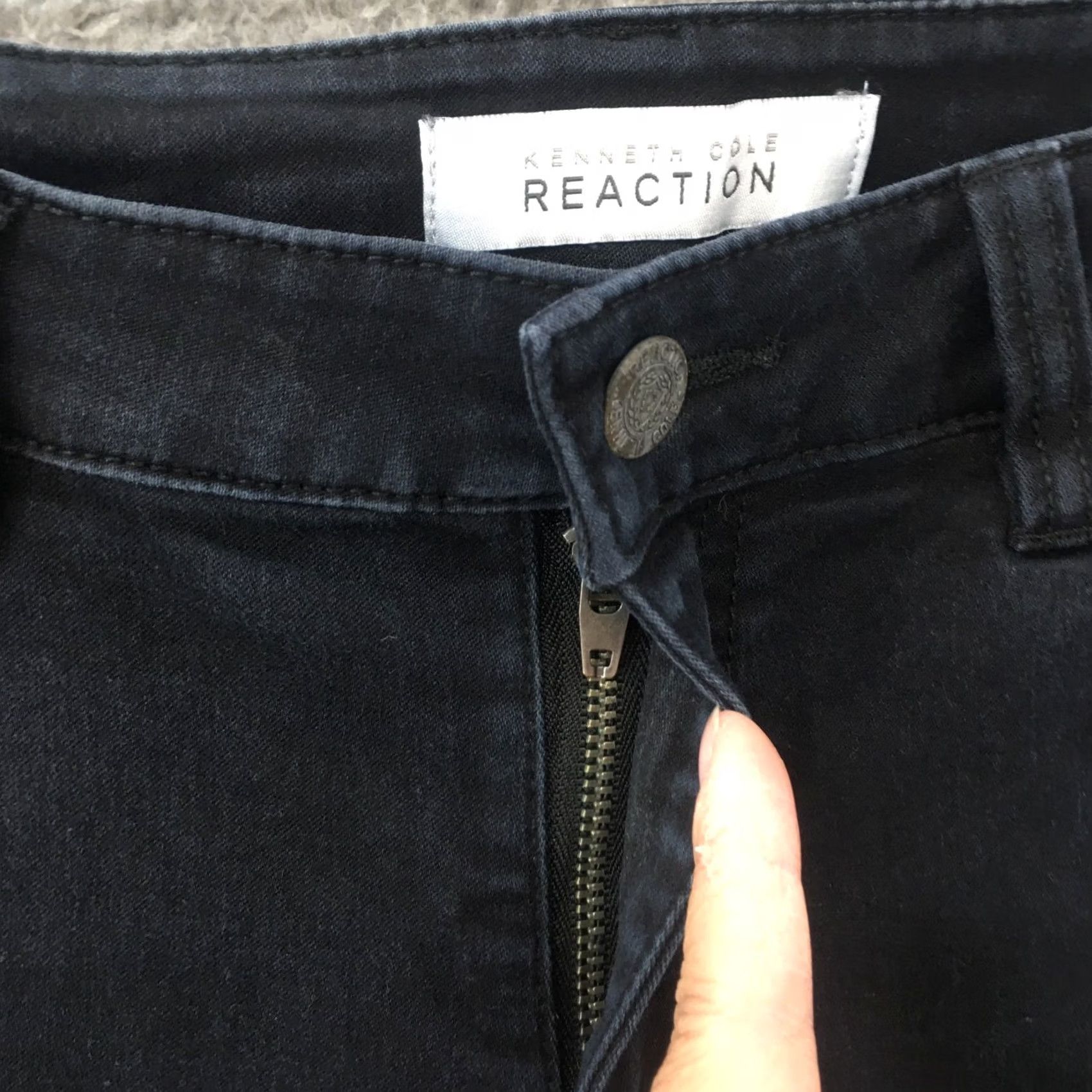 Kenneth Cole Kenneth Cole Reaction Skinny Jeans Womens 8 Blue Dark Wash Denim Mid Rise Jeans Womens 8 Blue Dark Wash Denim Mens Womens Boys Girls Size 30" / US 8 / IT 44 - 4 Thumbnail